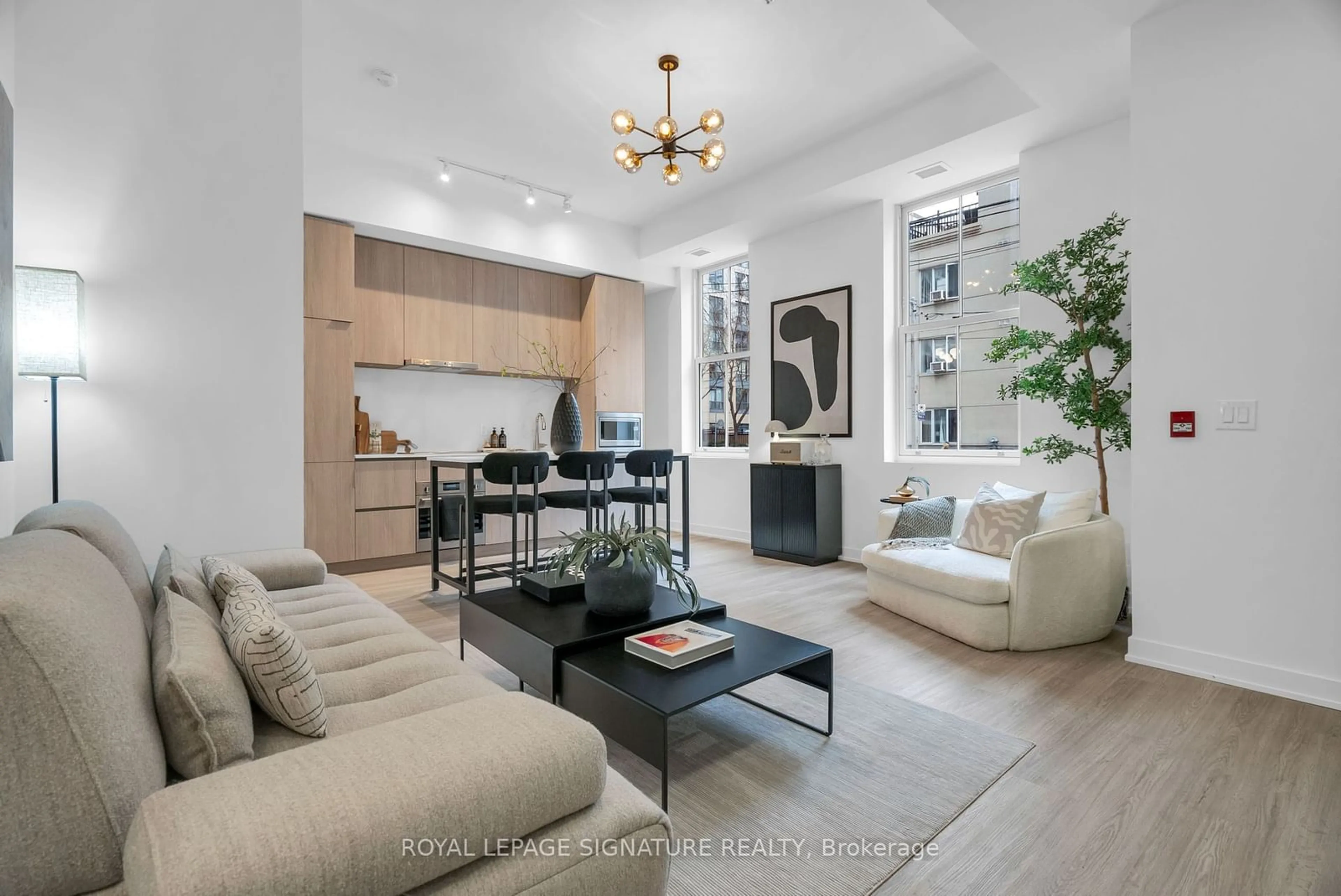 Living room, wood floors for 81 Shuter St, Toronto Ontario M5B 0C6