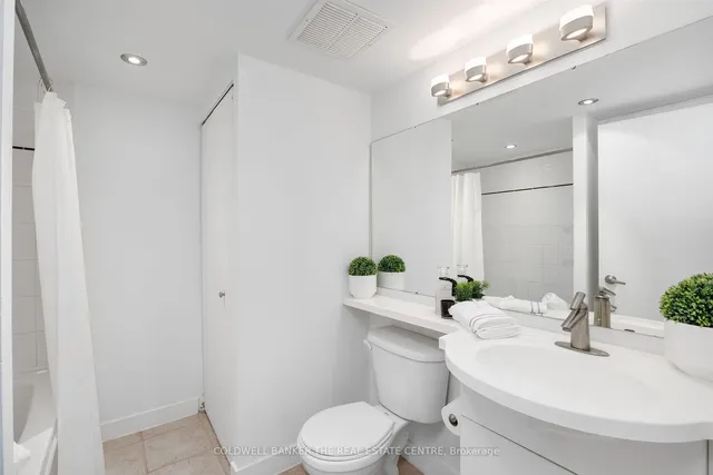 Additional property image - 77 Lombard St Unit 712