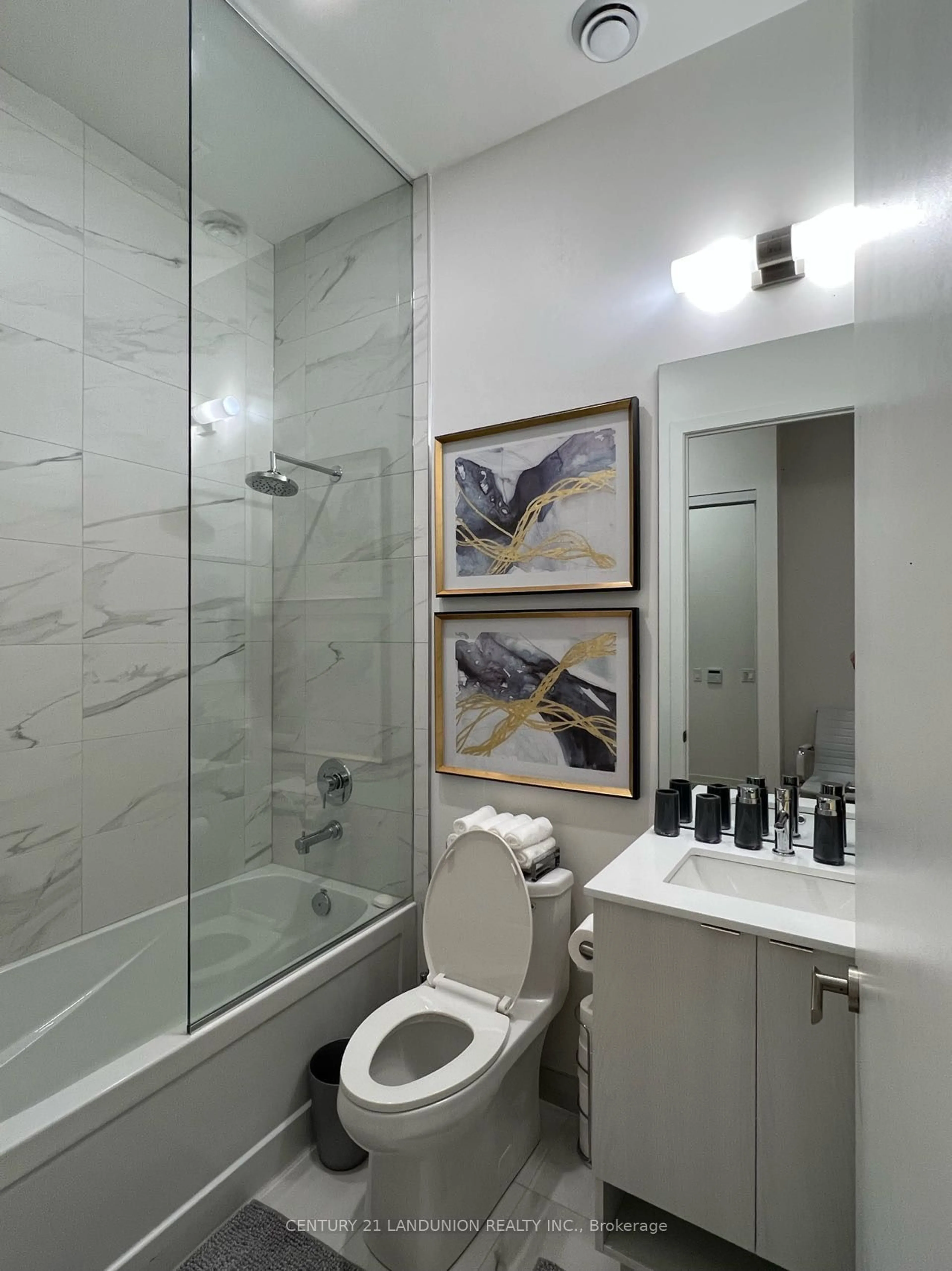 Bathroom, ceramic floors for 138 Downes St #PH112, Toronto Ontario M5E 0E4