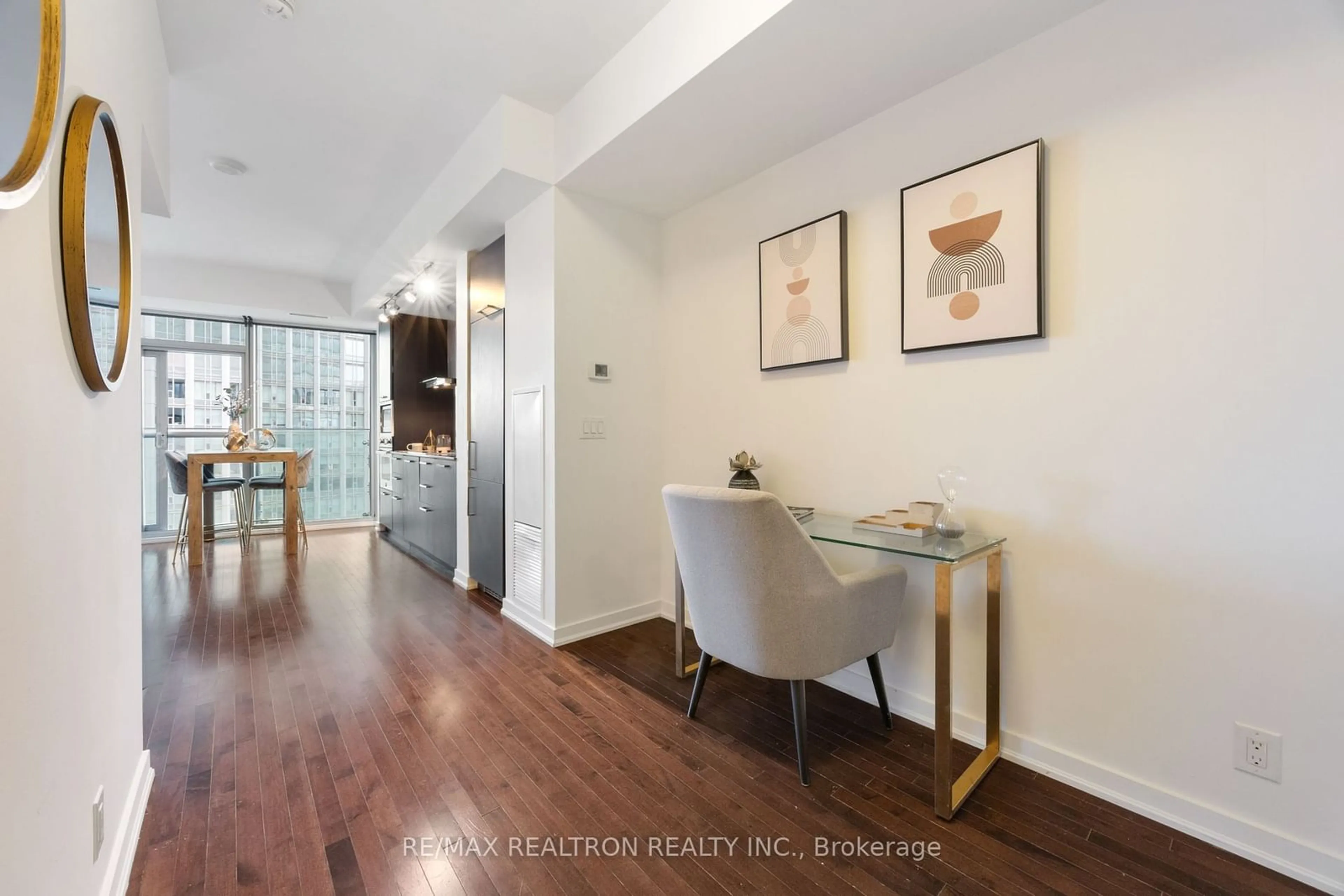 Indoor entryway, wood floors for 14 York St #2704, Toronto Ontario M5J 0B1