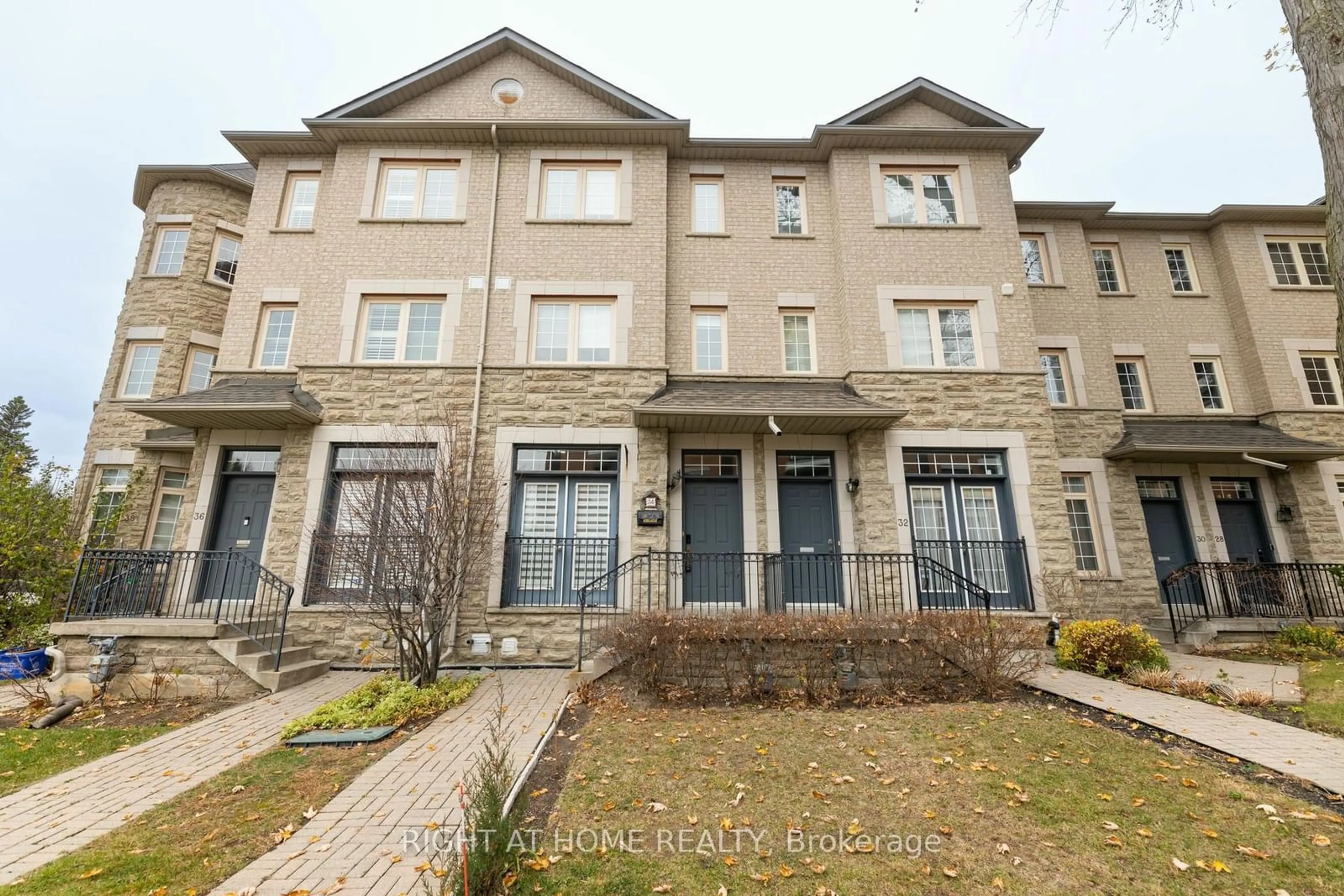 A pic from exterior of the house or condo, the street view for 34 Horsham Ave, Toronto Ontario M2N 1Z7