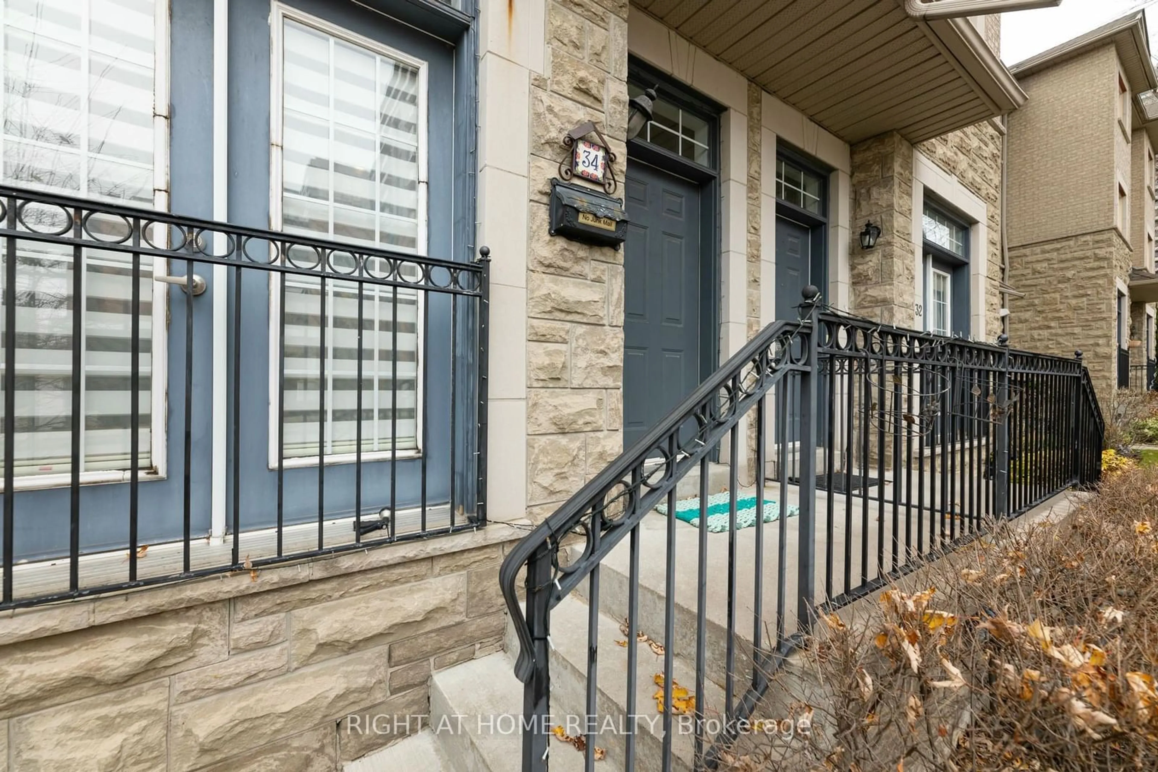 A pic from exterior of the house or condo, the street view for 34 Horsham Ave, Toronto Ontario M2N 1Z7