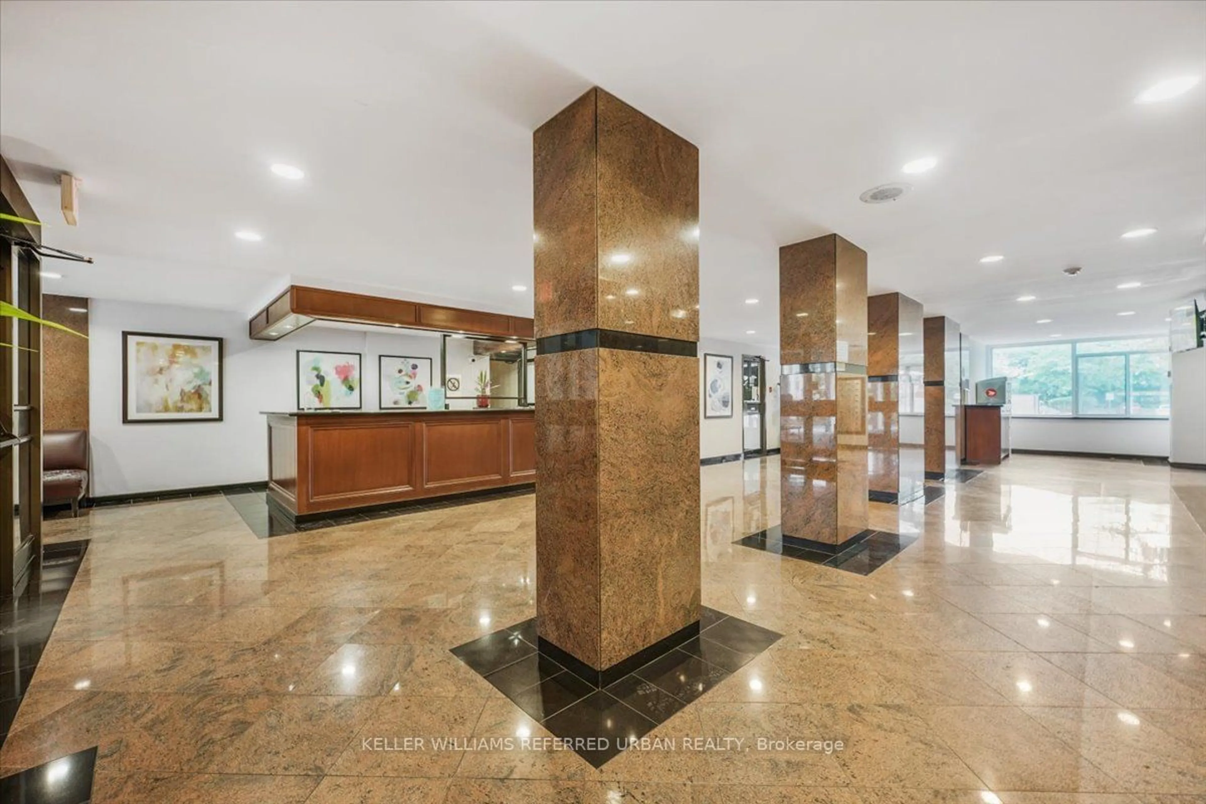 Indoor lobby, ceramic floors for 3000 Bathurst St #1401, Toronto Ontario M6B 3B4