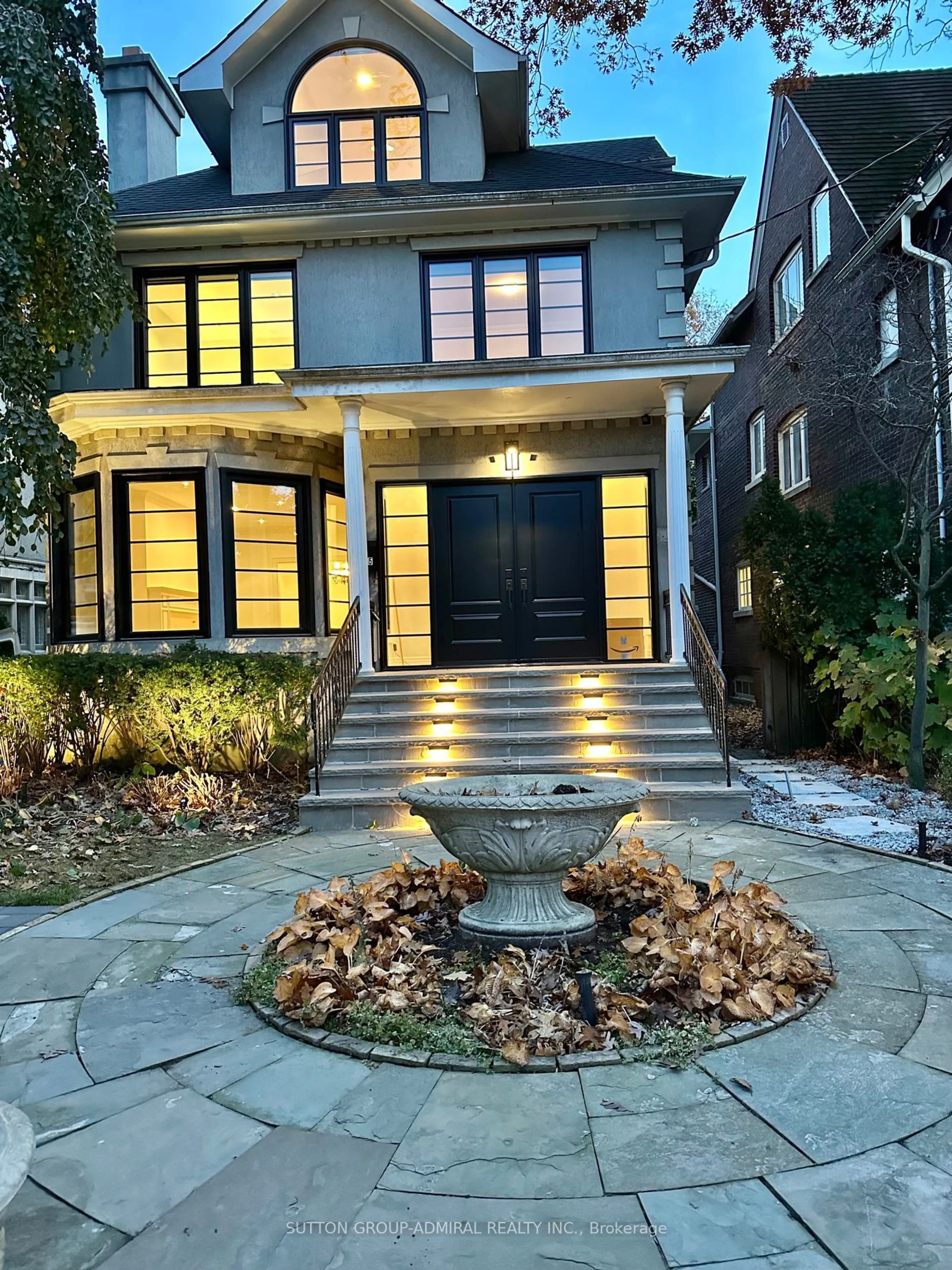 Indoor entryway, wood floors for 165 Roxborough Dr, Toronto Ontario M4W 1X7