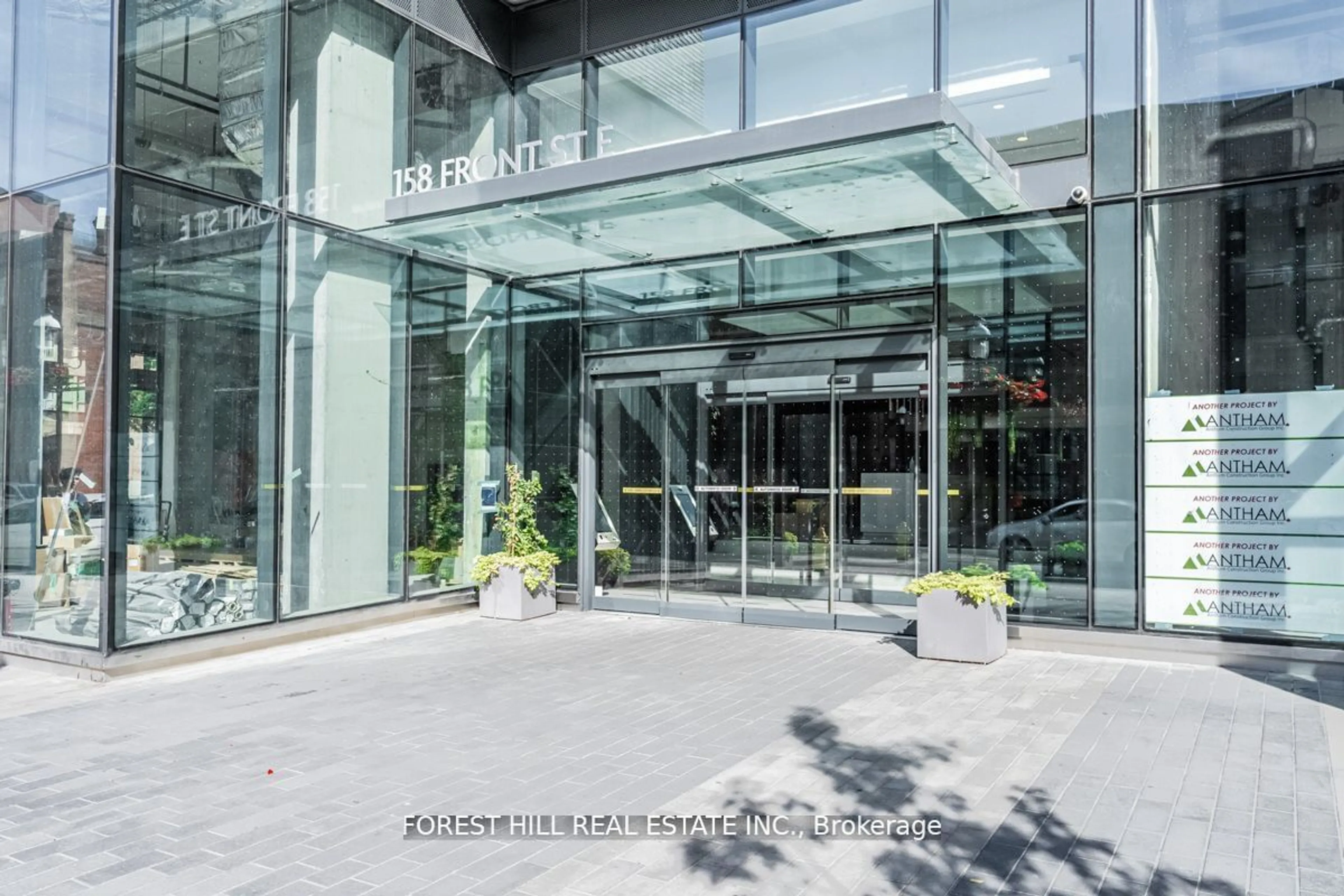 Indoor foyer, cement floor for 158 Front St #710, Toronto Ontario M5A 0K9