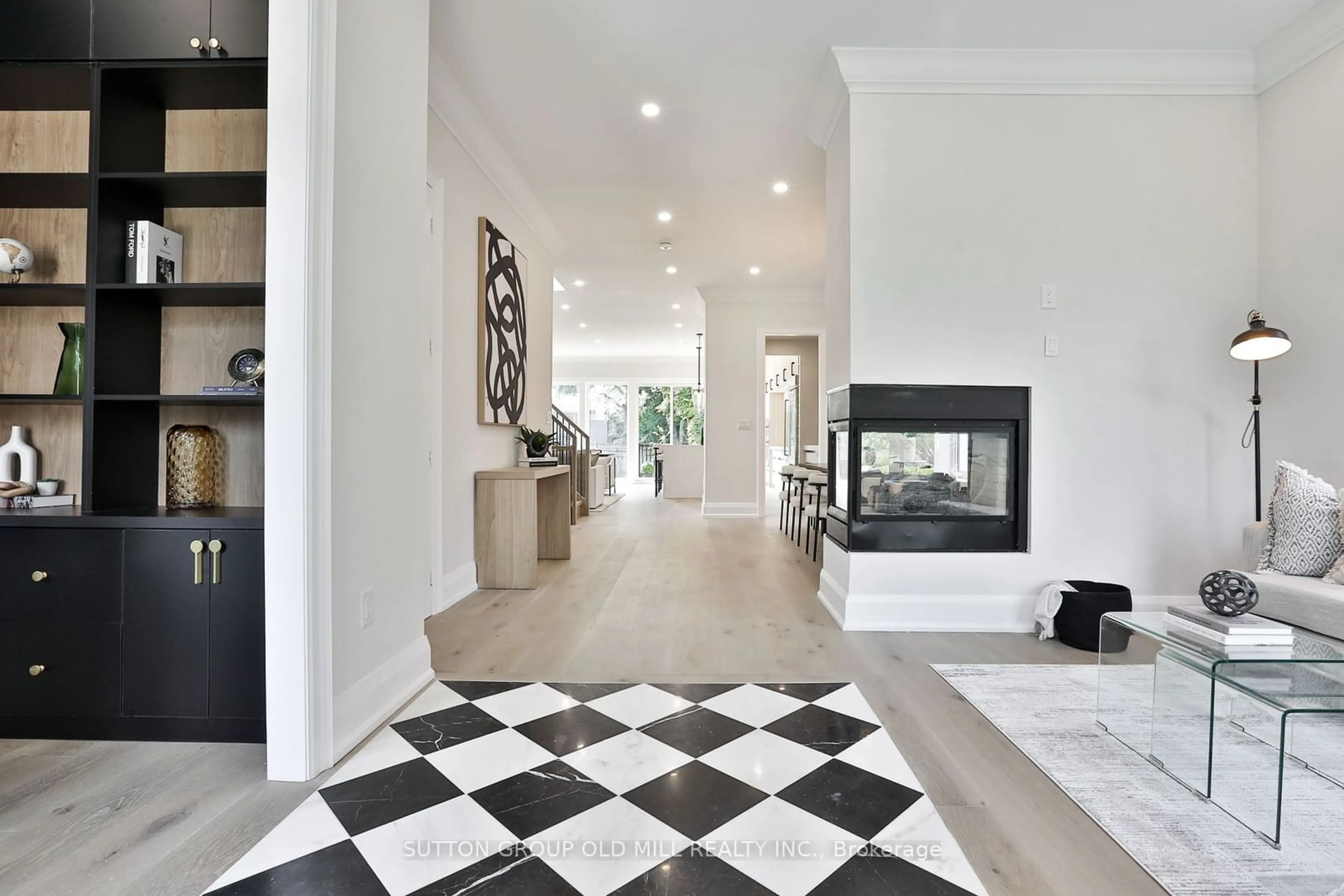 Indoor foyer, ceramic floors for 303 Ridley Blvd, Toronto Ontario M3H 1K8