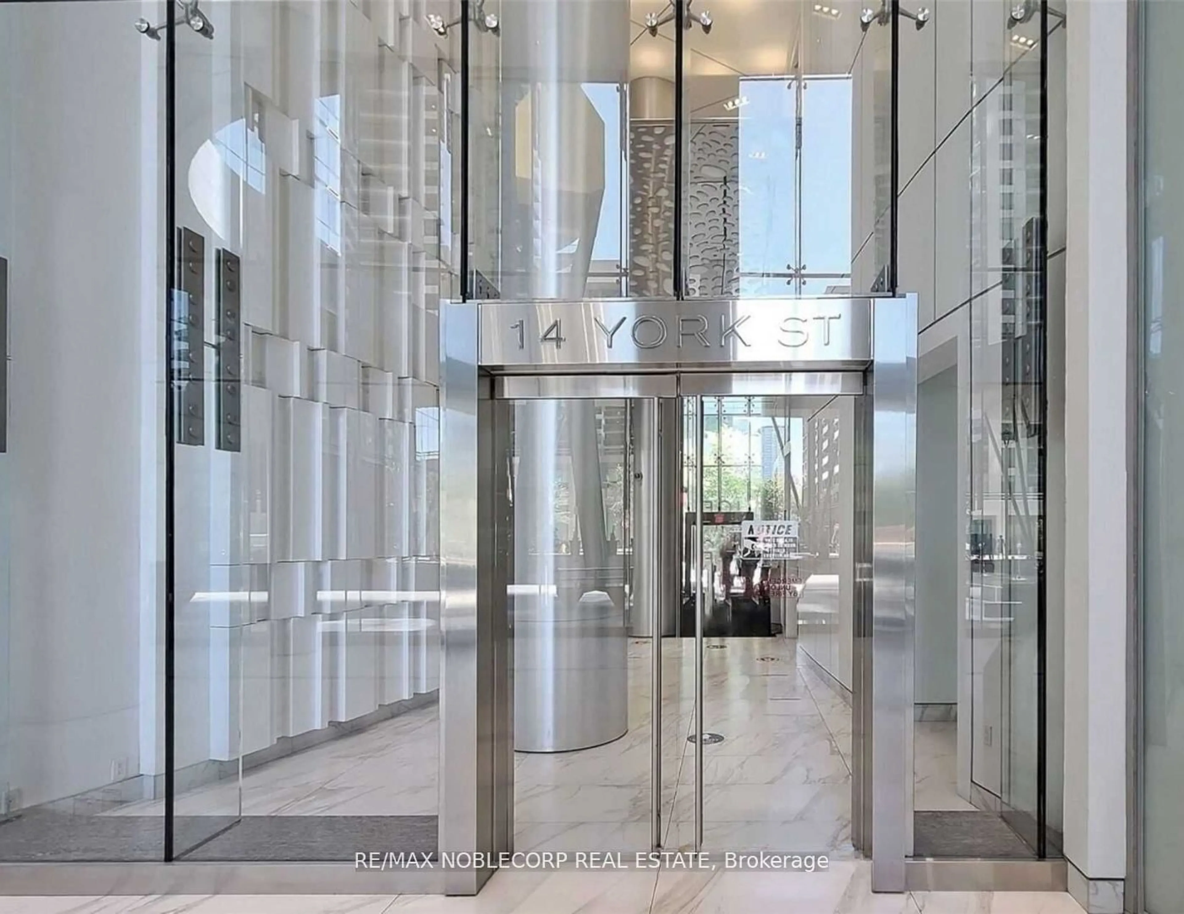 Indoor foyer for 14 York St #1112, Toronto Ontario M5J 0B1