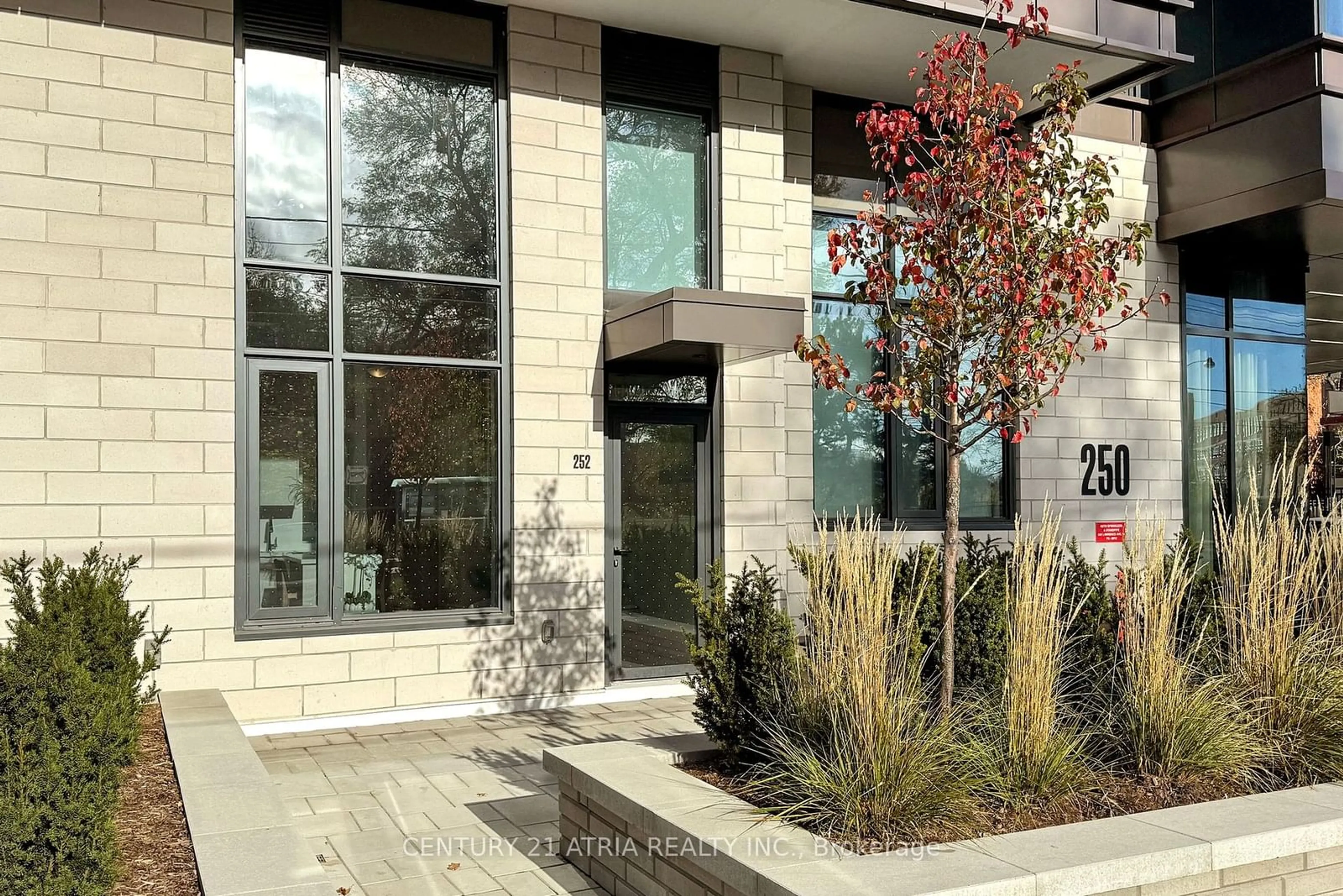 Indoor foyer, ceramic floors for 250 Lawrence Ave #101, Toronto Ontario M5M 1B2