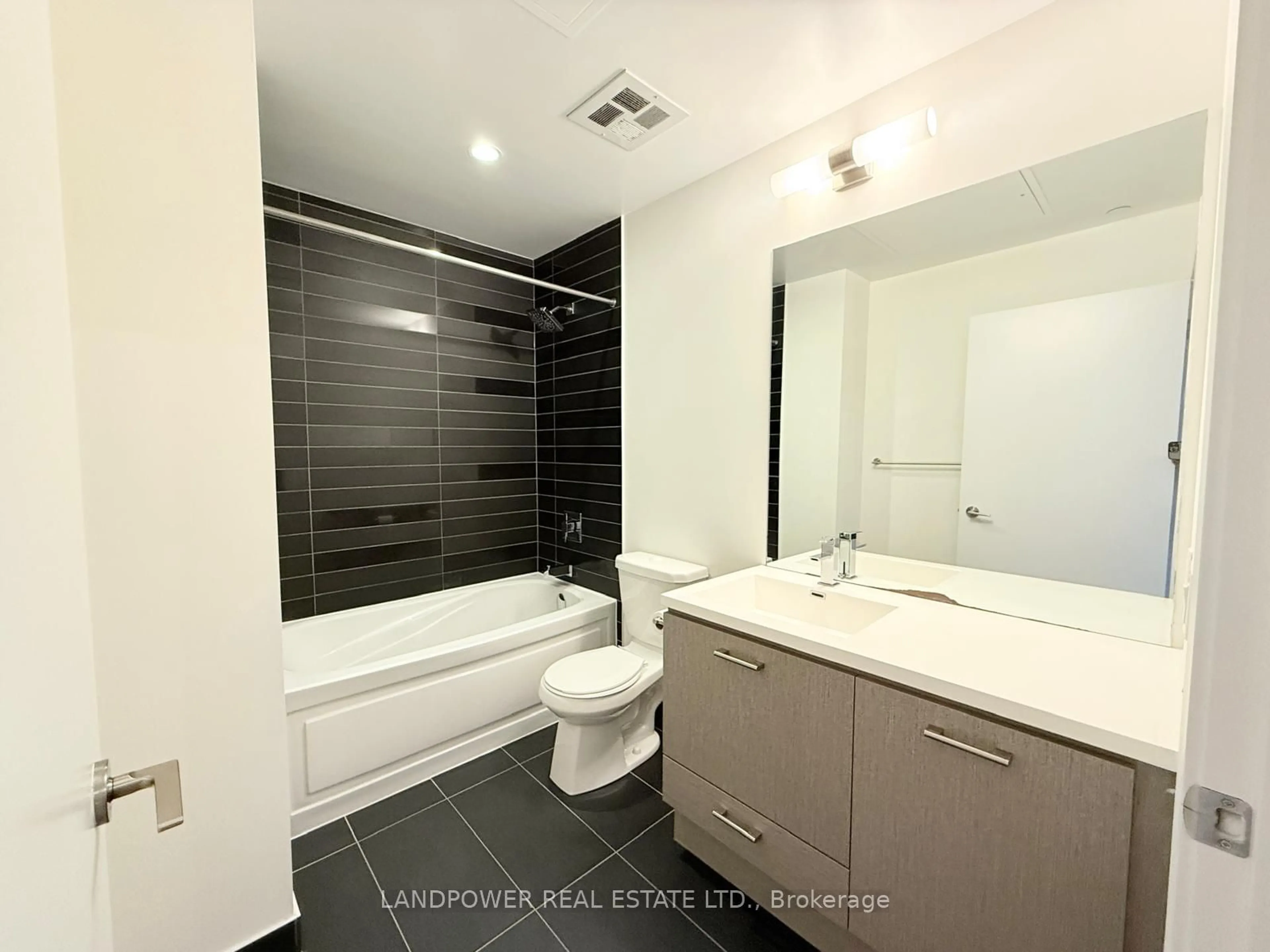 Bathroom for 87 Peter St #4401, Toronto Ontario M5V 0P1