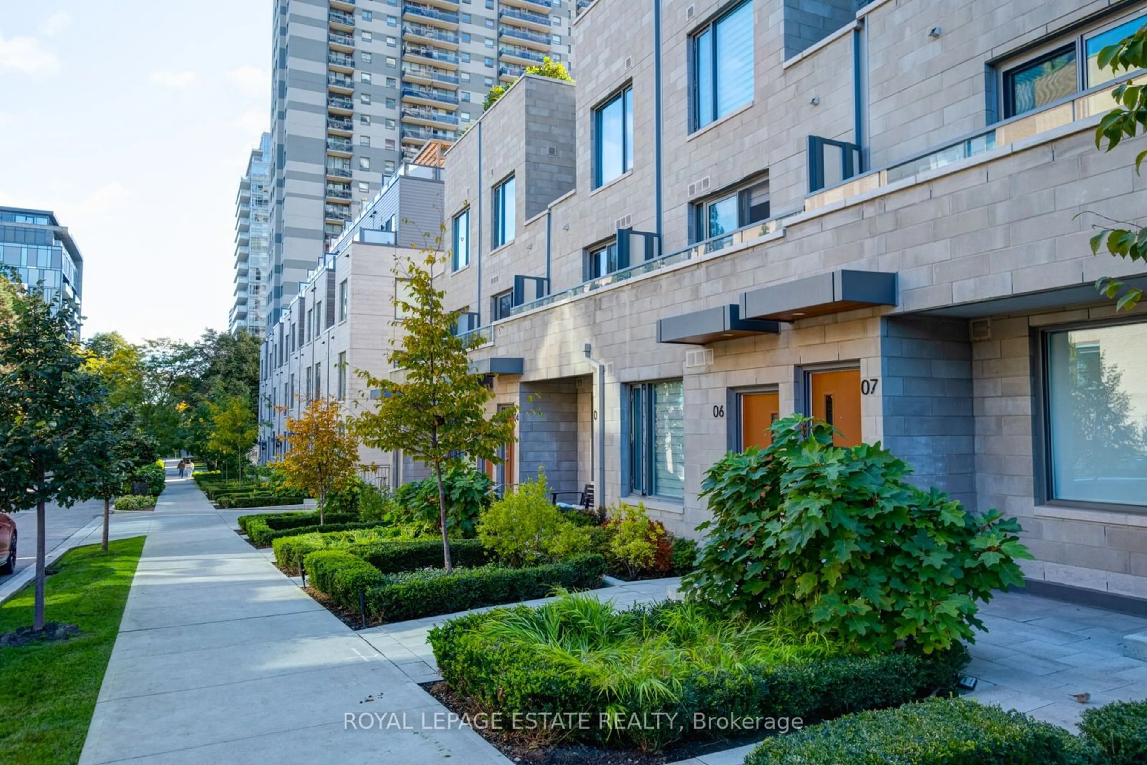 A pic from exterior of the house or condo, the street view for 175 Pears Ave #Th7, Toronto Ontario M5R 0C1