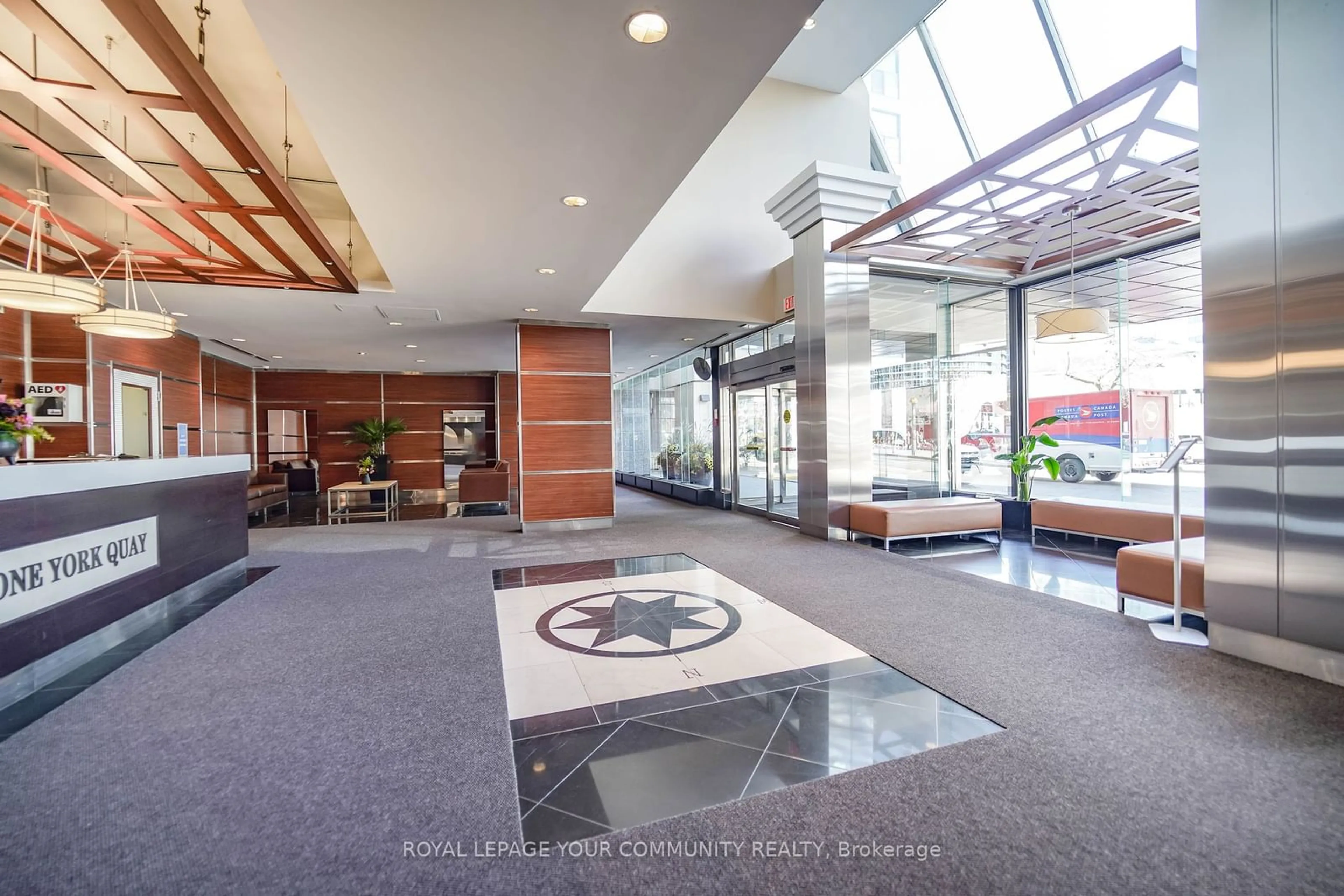 Indoor lobby, ceramic floors for 77 Harbour Sq #1909, Toronto Ontario M5J 2S2