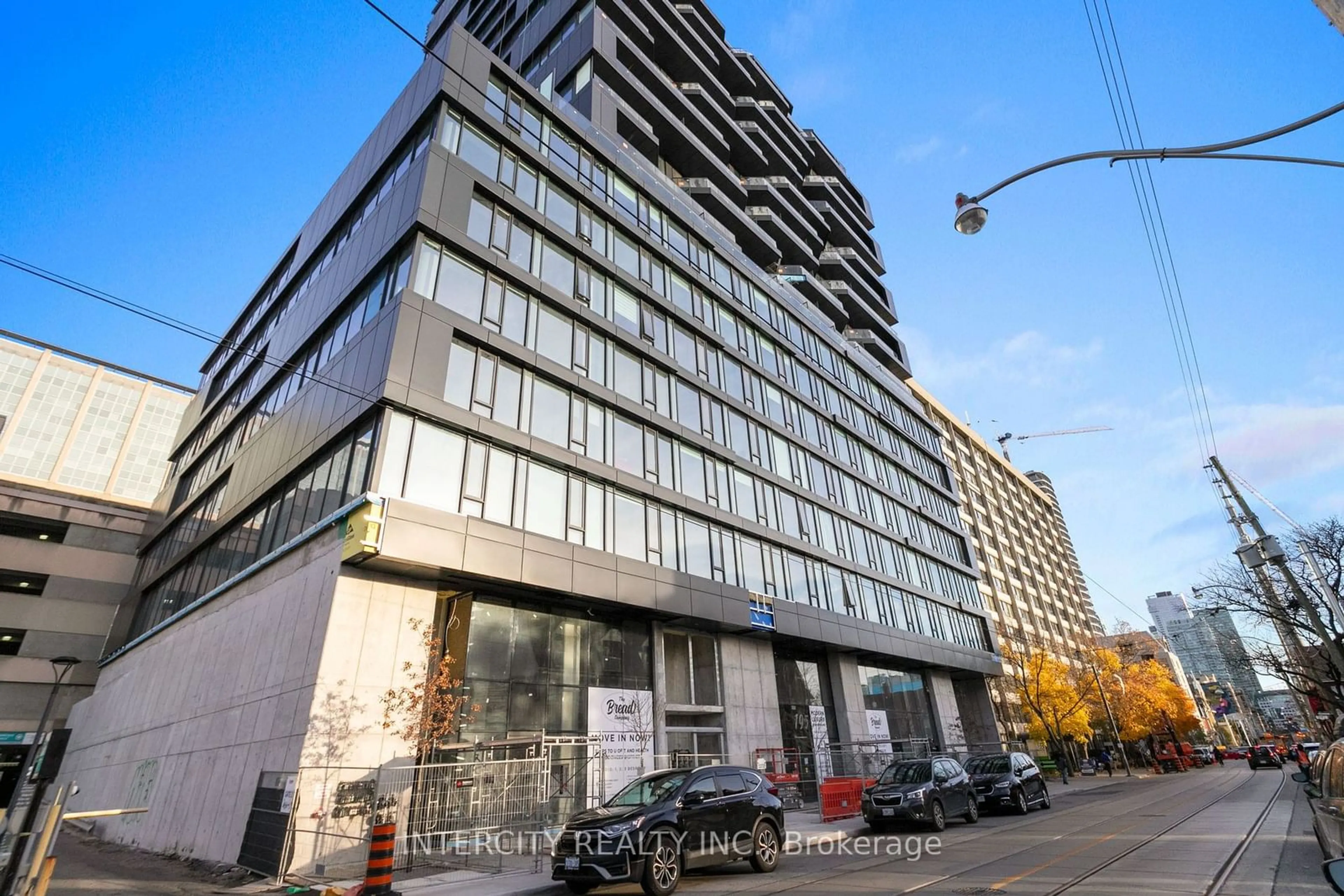 A pic from exterior of the house or condo, the front or back of building for 195 McCaul St #1211, Toronto Ontario M5T 1W6