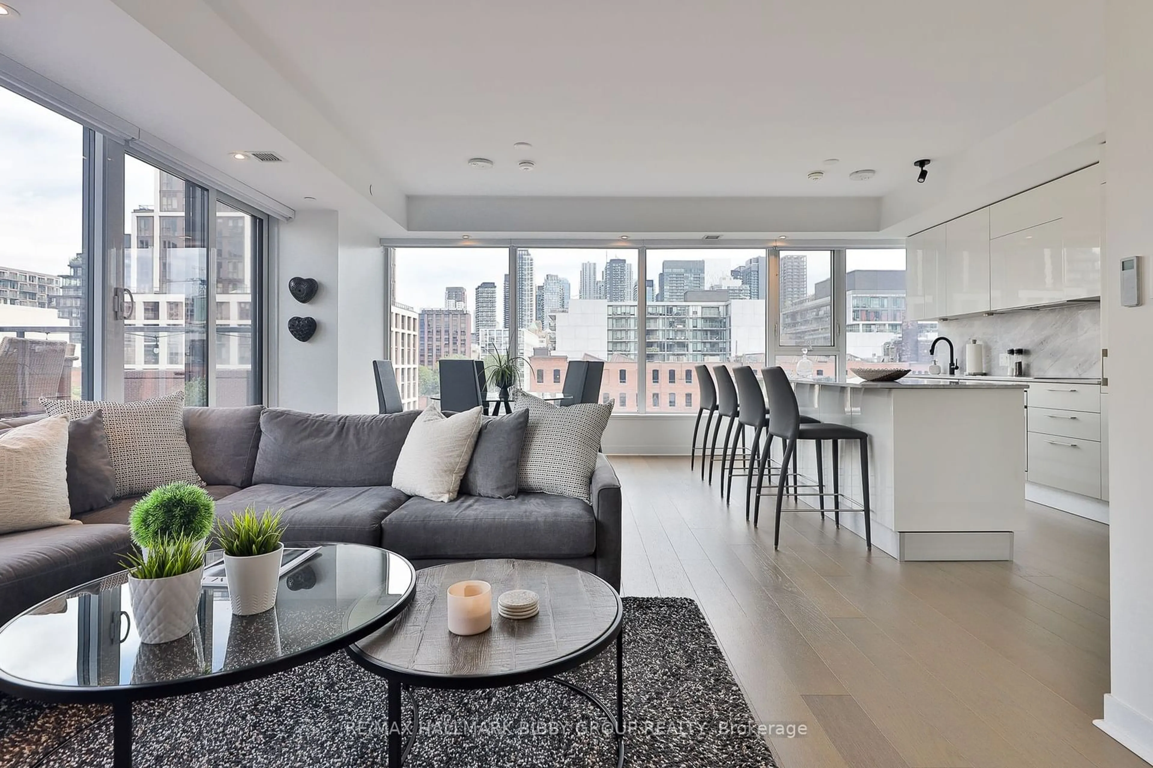 Living room, wood floors for 501 Adelaide St #611, Toronto Ontario M5V 1T4