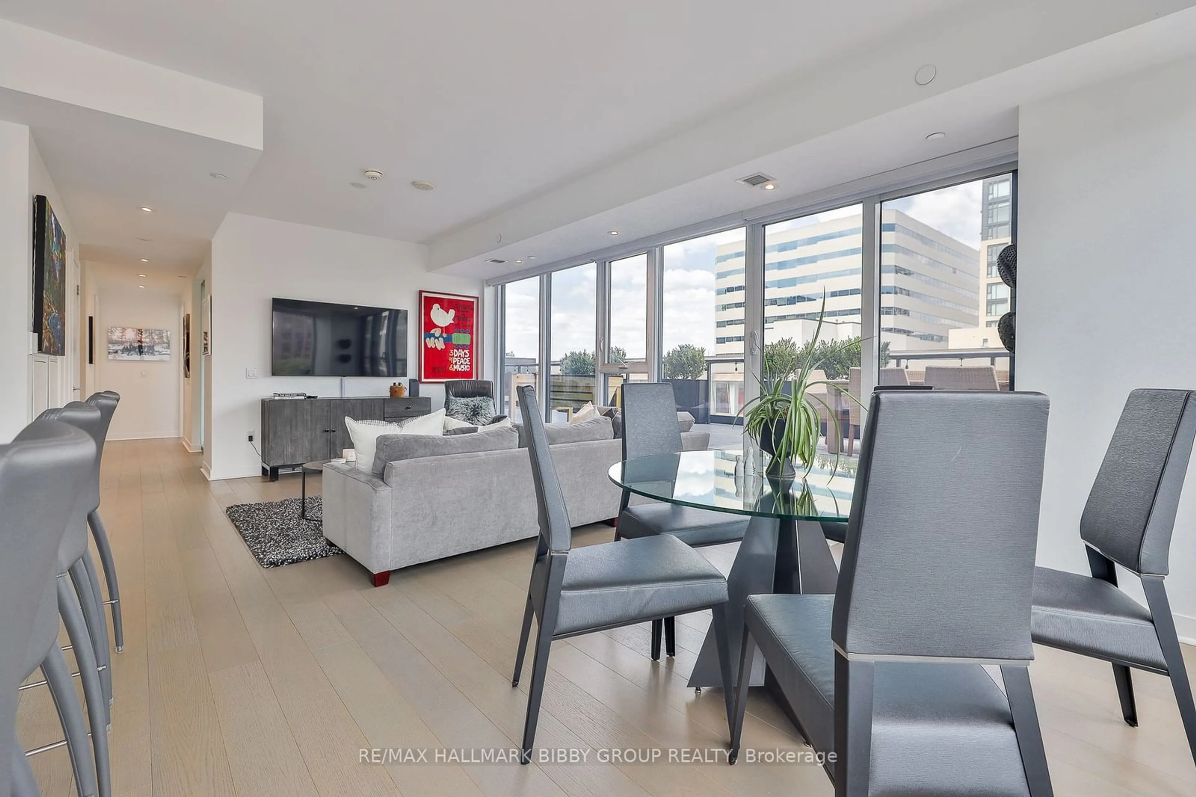 Living room, wood floors for 501 Adelaide St #611, Toronto Ontario M5V 1T4