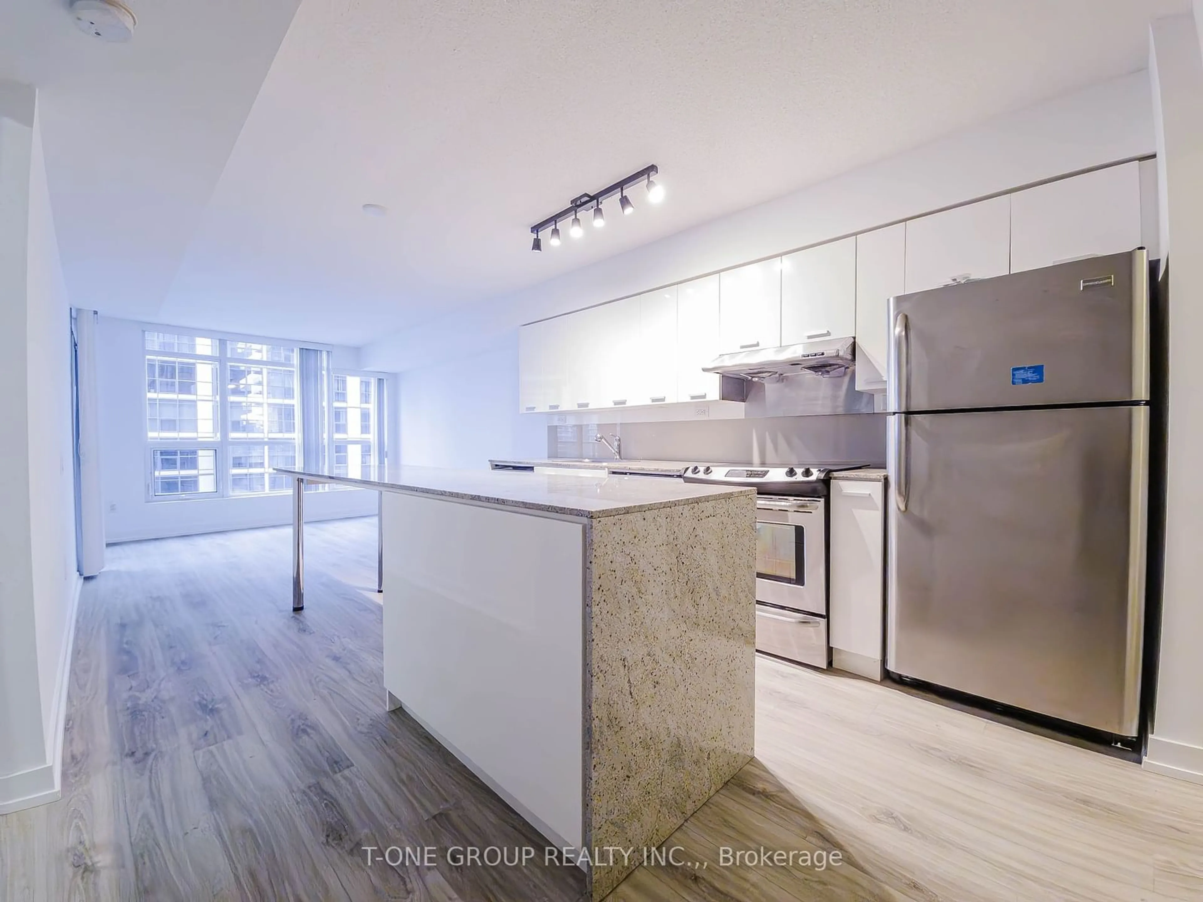 Open concept kitchen for 29 Singer Crt #803, Toronto Ontario M2K 0B3