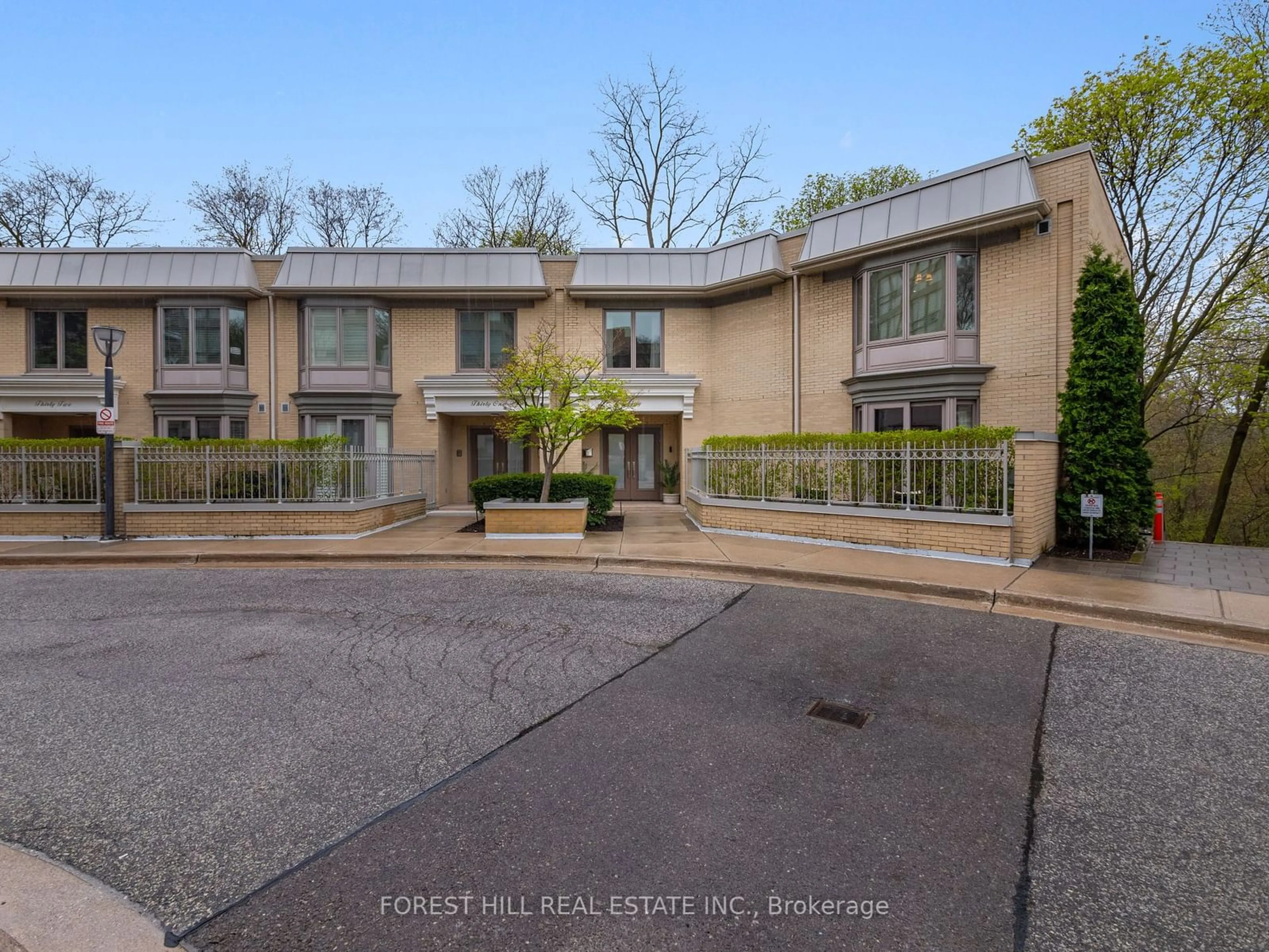 A pic from exterior of the house or condo, the front or back of building for 30 Lower Village Gate, Toronto Ontario M5P 3L7