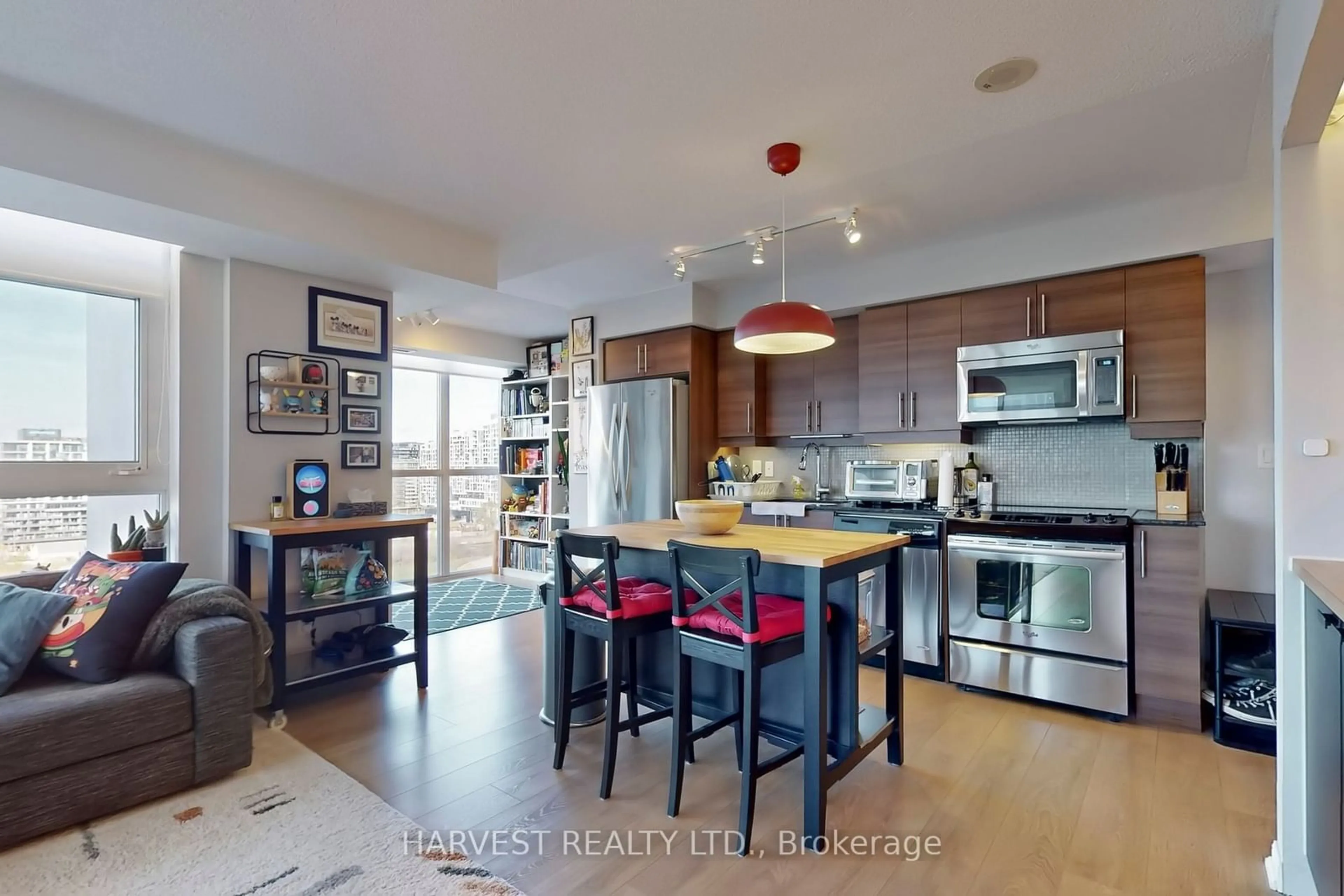 Open concept kitchen for 38 Grand Magazine St #2045, Toronto Ontario M5V 0B1