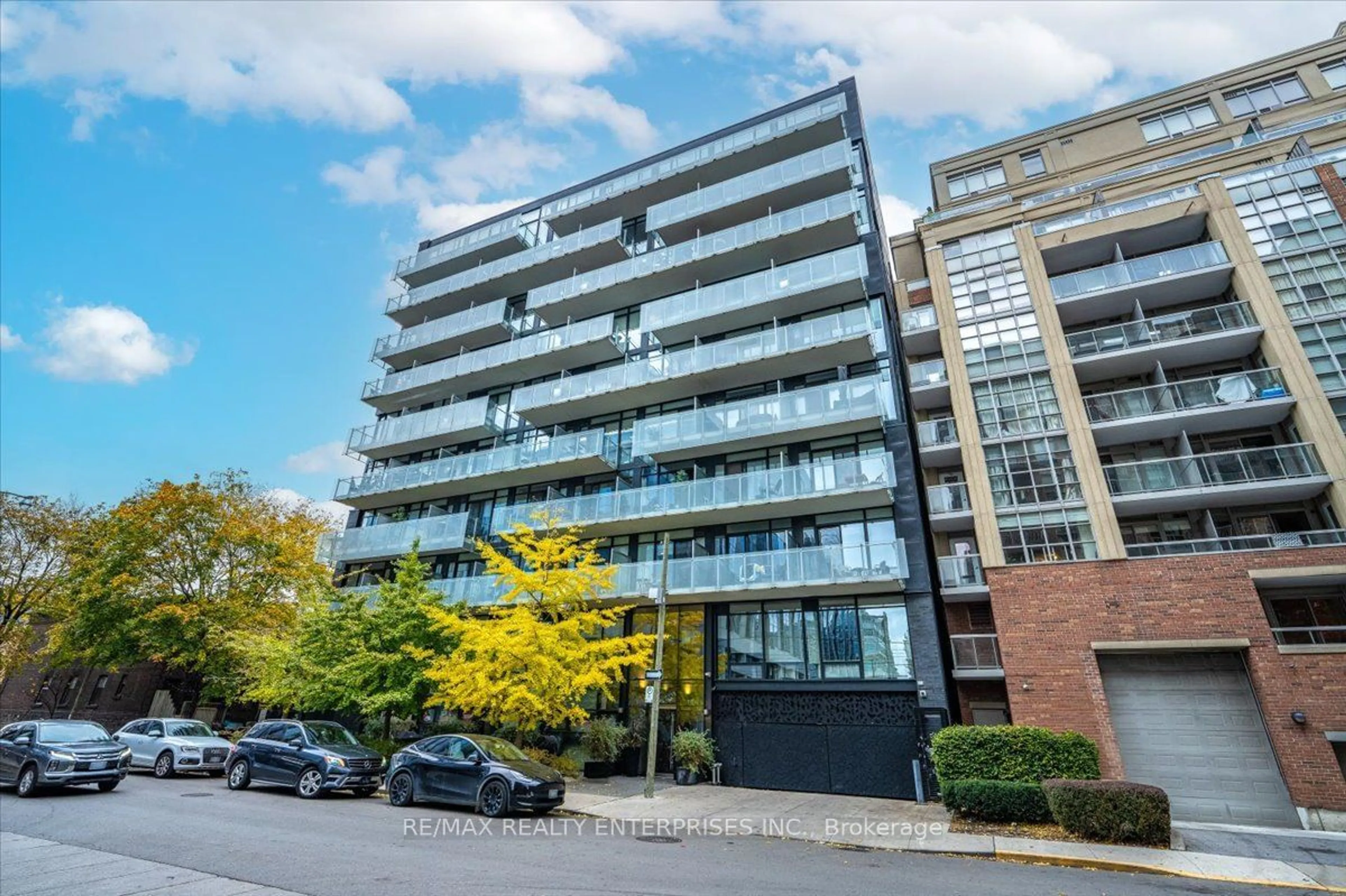 A pic from exterior of the house or condo, the front or back of building for 25 Stafford St #811, Toronto Ontario M5V 0G3