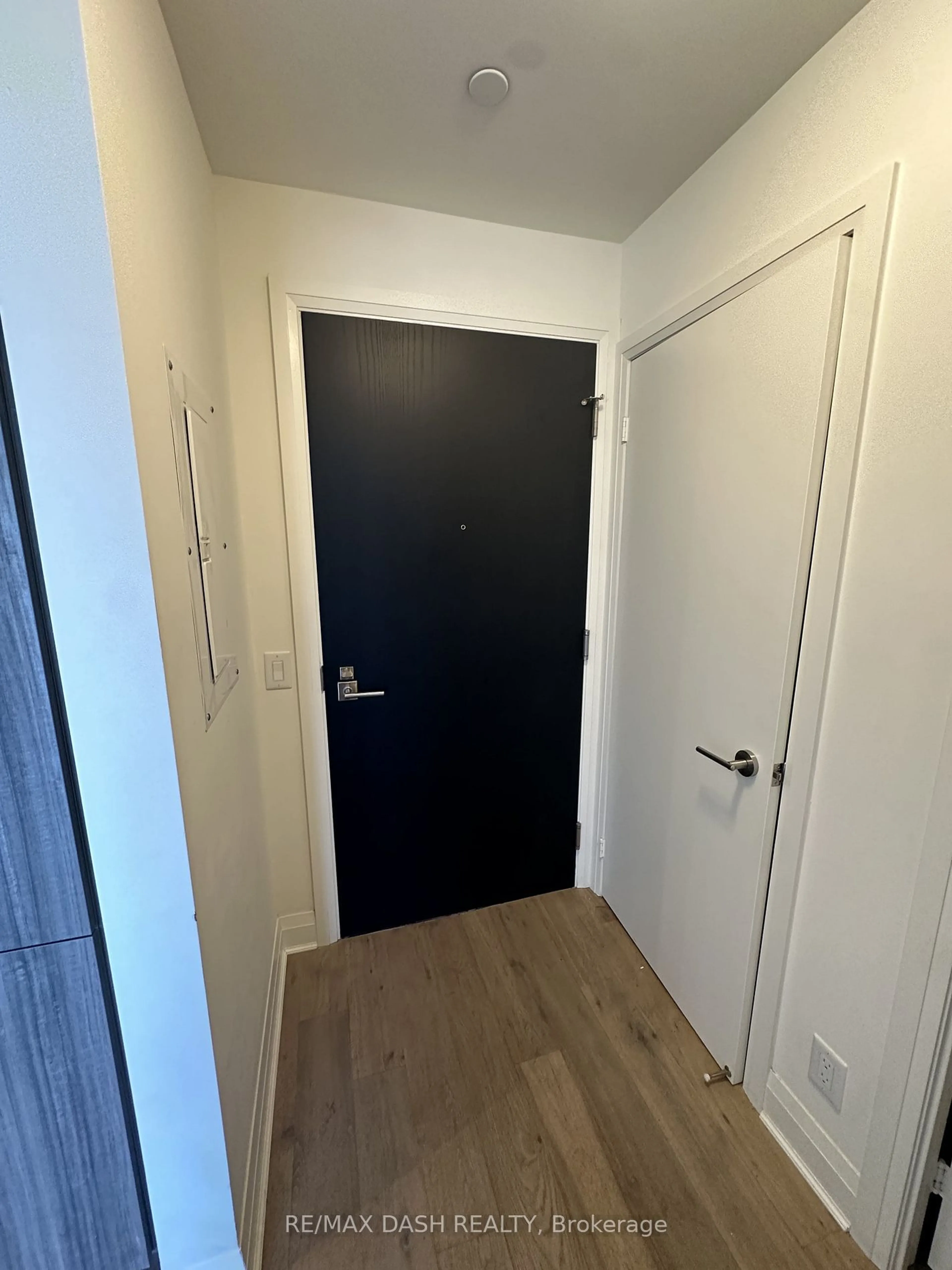 Indoor entryway, not visible floor for 151 Avenue Rd #501, Toronto Ontario M5R 2H7