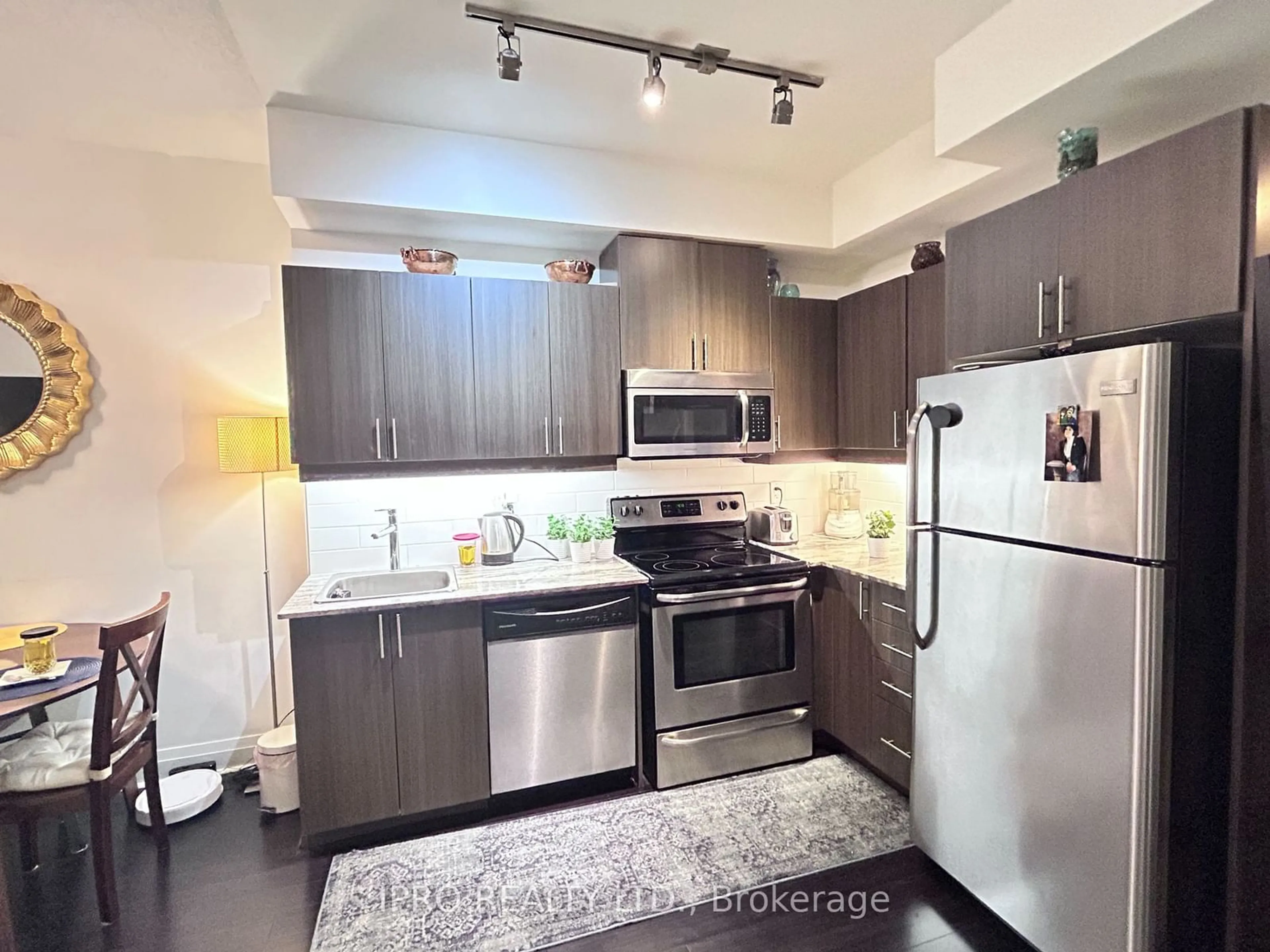 Open concept kitchen for 17 Kenaston Gdns #101, Toronto Ontario M2K 0B9