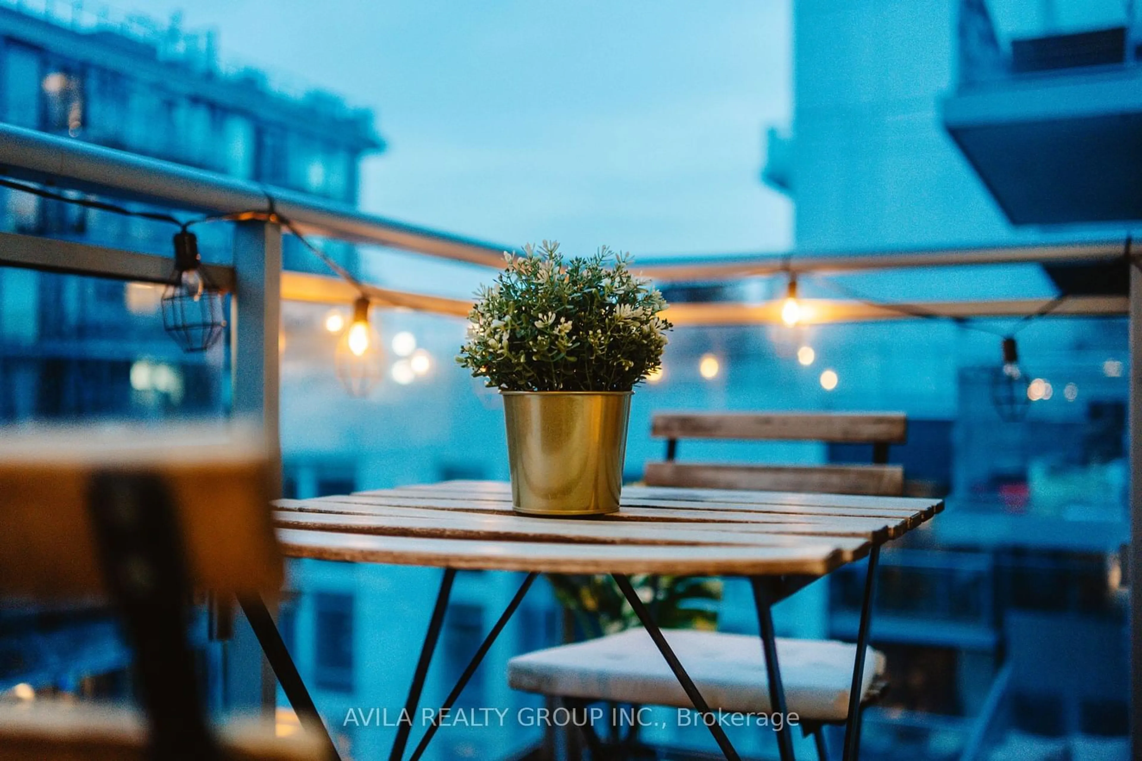 Balcony in the apartment, the street view for 525 Adelaide St #1832, Toronto Ontario M5V 0N7