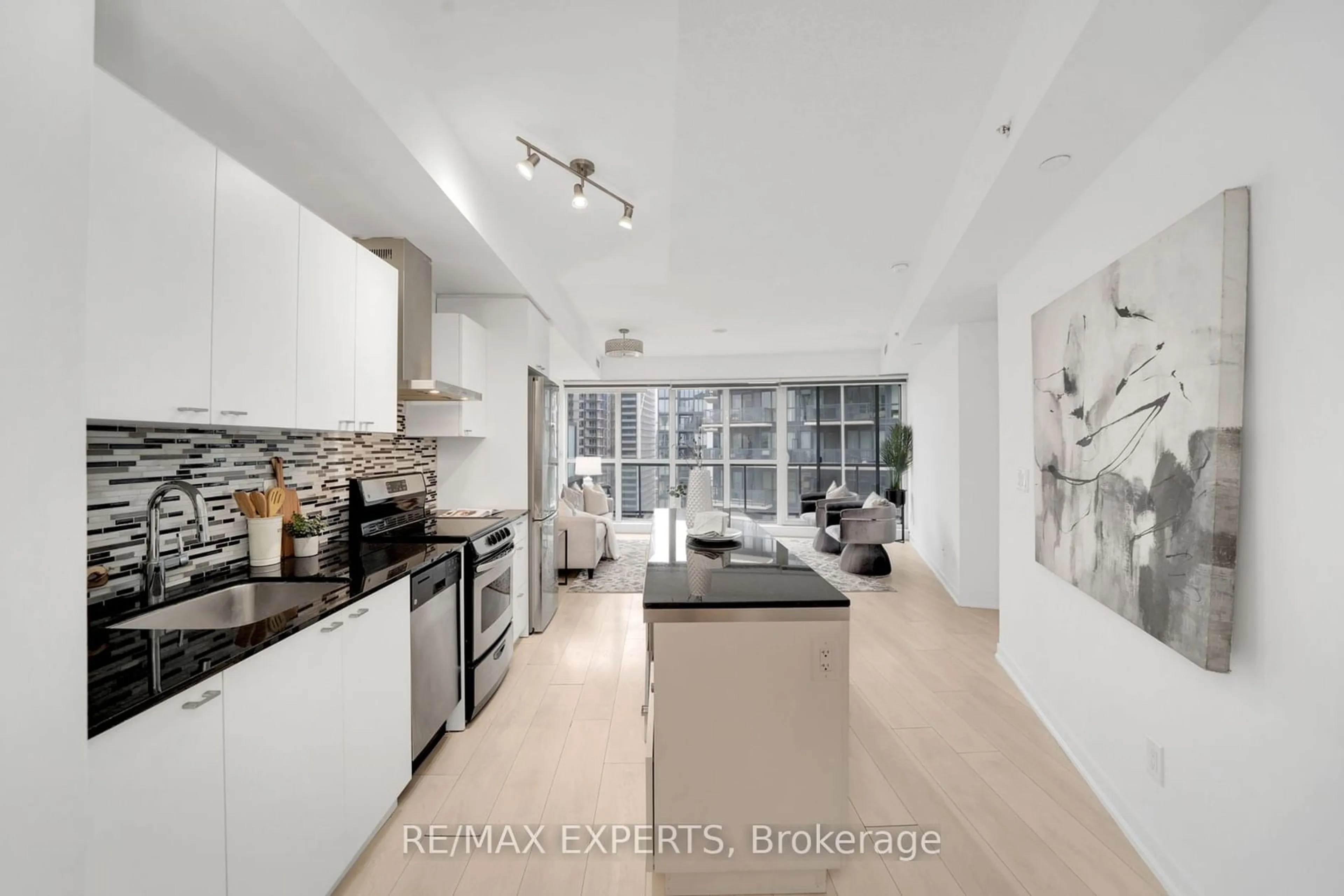 Open concept kitchen for 51 East Liberty St #2207, Toronto Ontario M6K 3P8