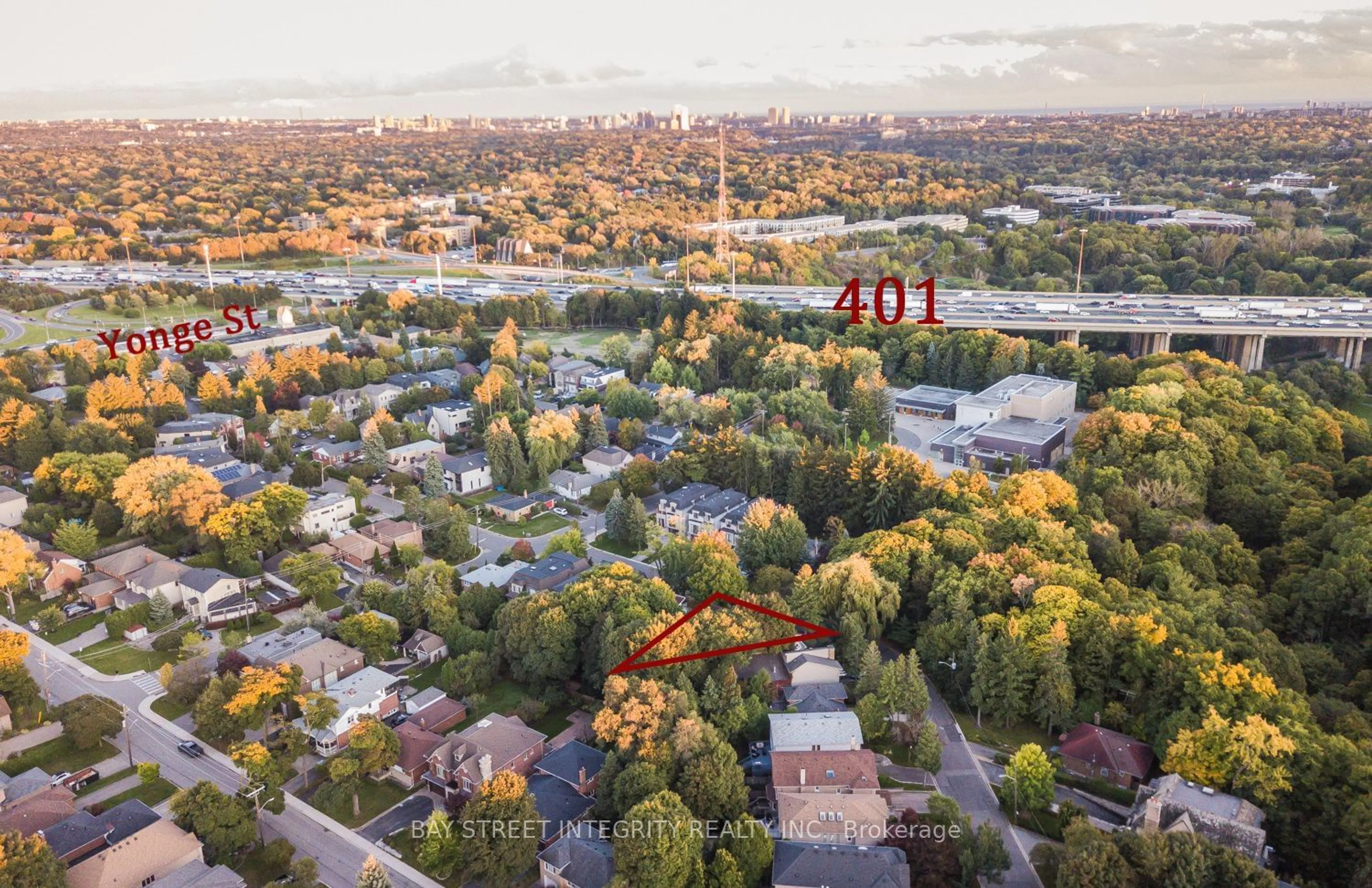 A pic from exterior of the house or condo, the street view for 10 Stuart Ave, Toronto Ontario M2N 1B1