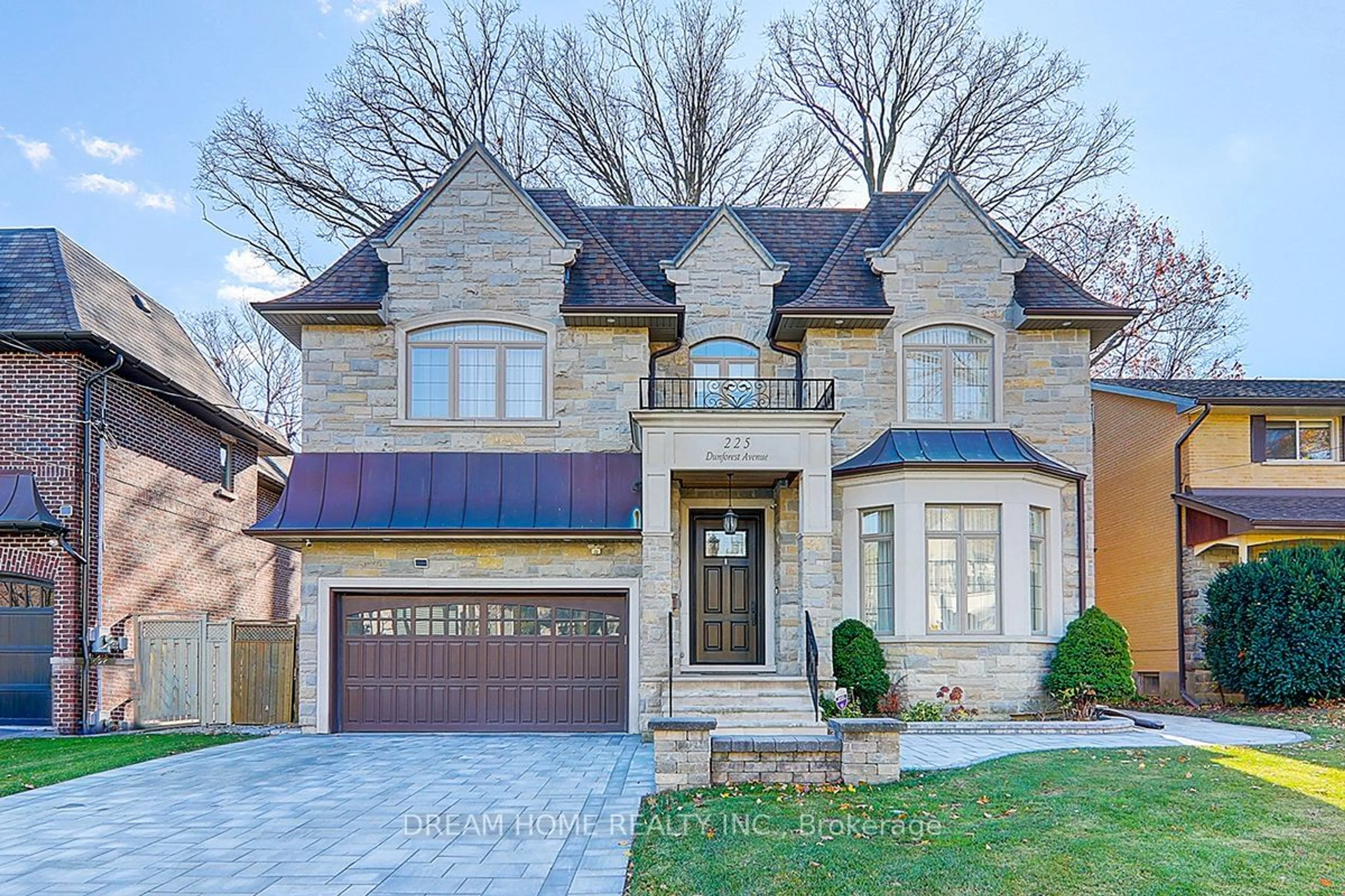 Home with brick exterior material for 225 Dunforest Ave, Toronto Ontario M2N 4J6