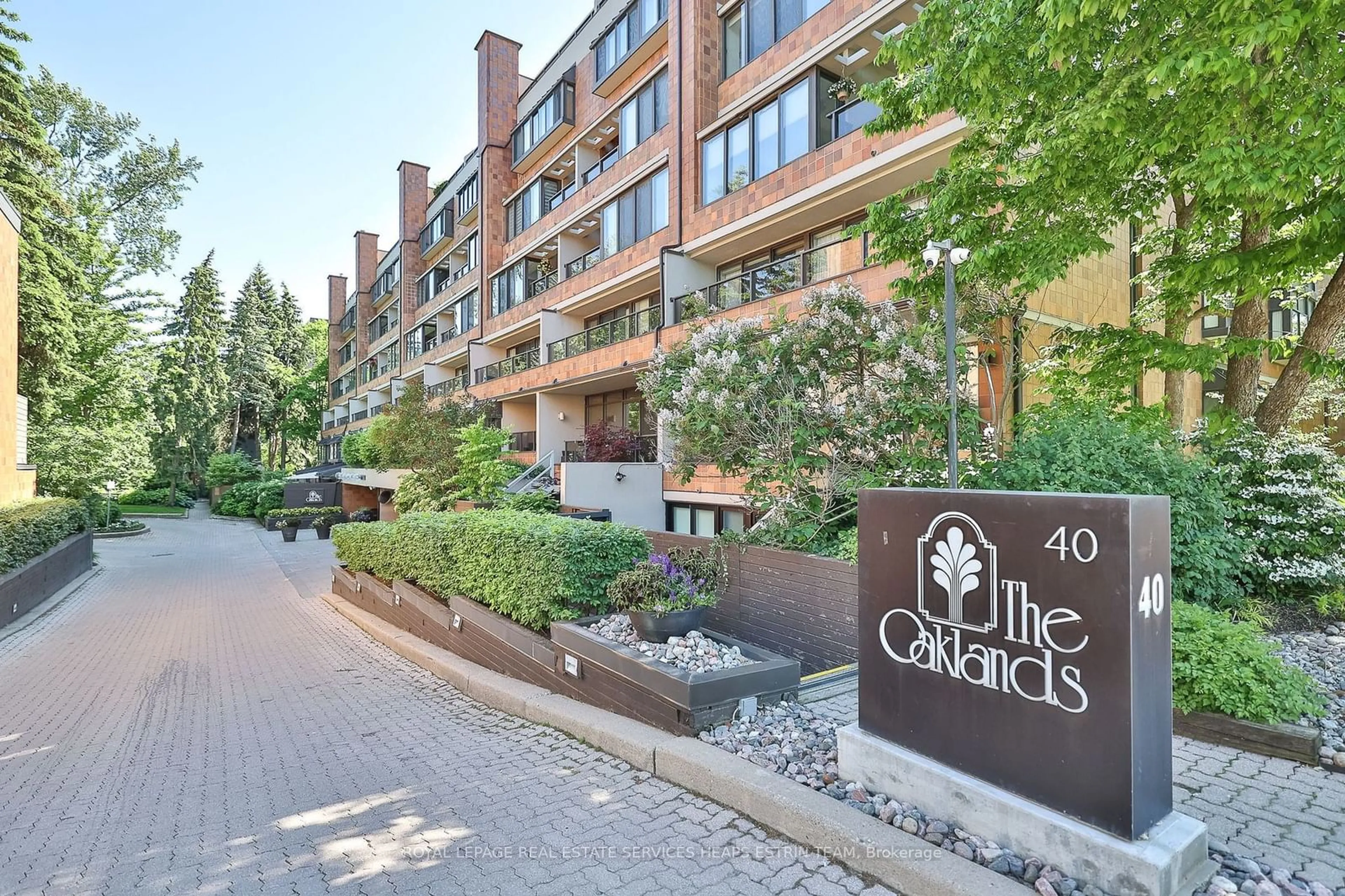 A pic from exterior of the house or condo, the street view for 40 Oaklands Ave #337, Toronto Ontario M4V 2Z3