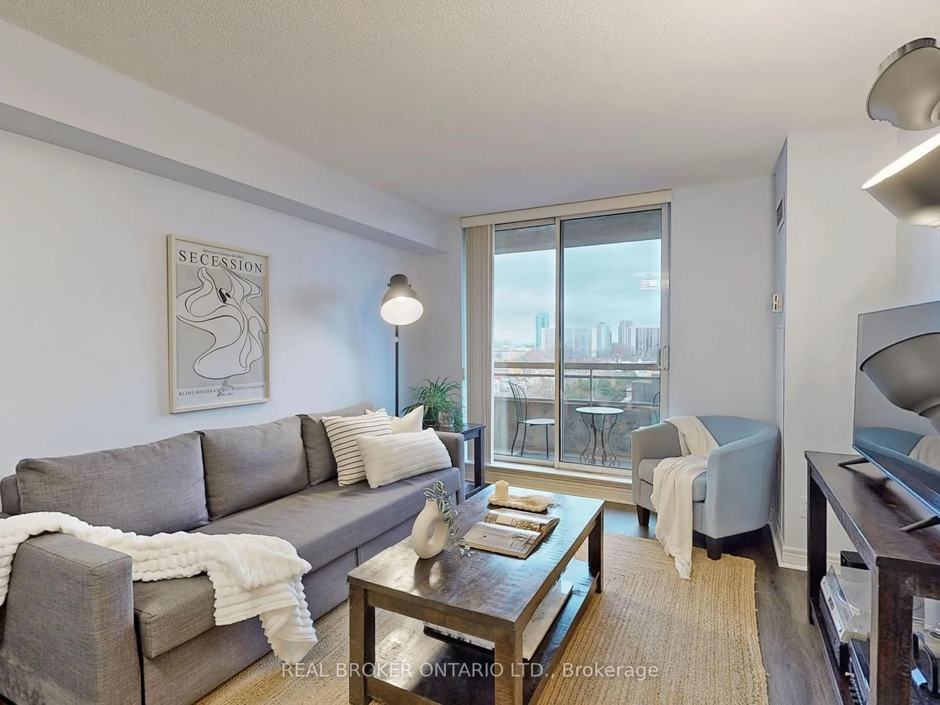 Living room for 1700 Eglinton Ave #917, Toronto Ontario M4A 2X4