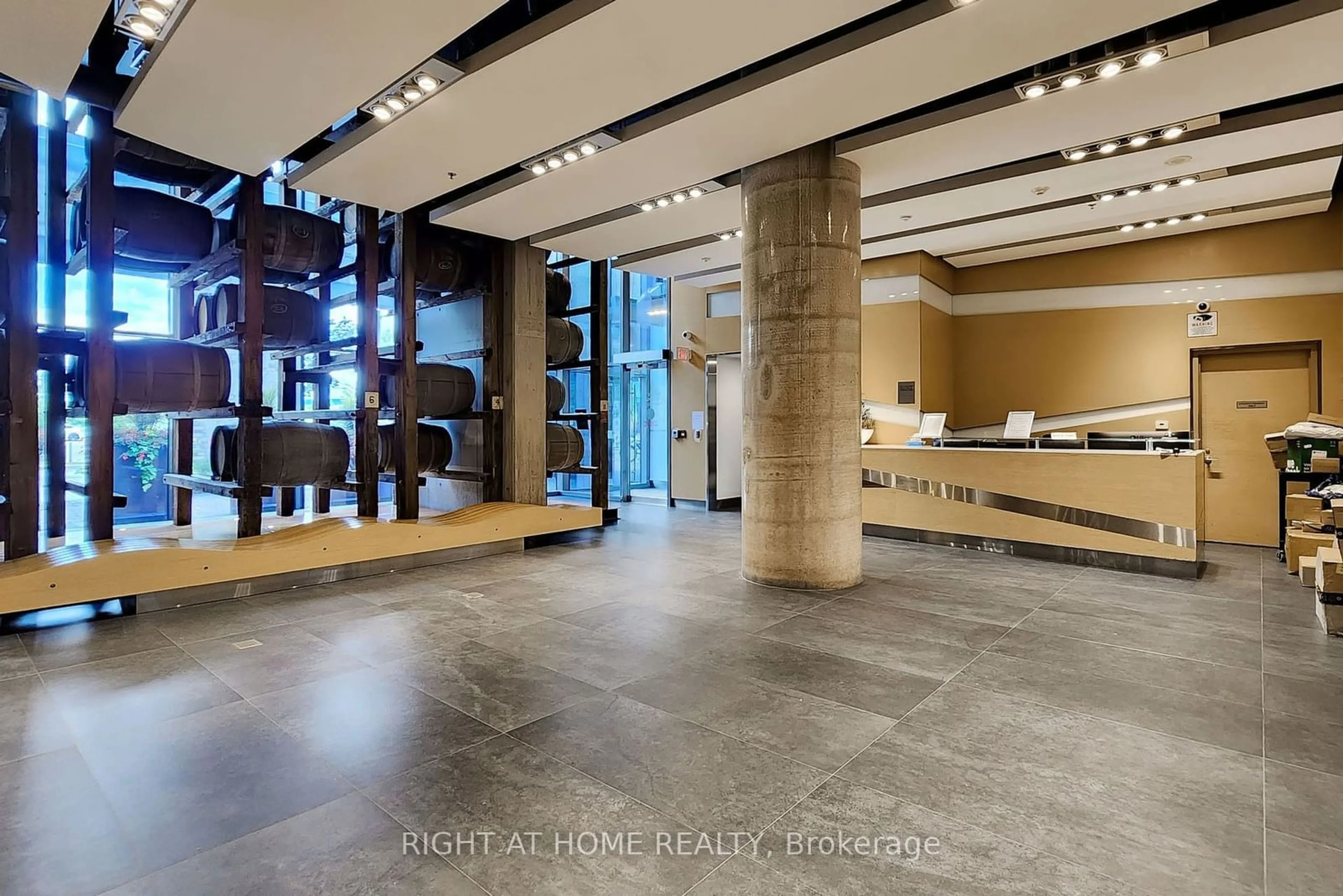 Indoor lobby, ceramic floors for 390 Cherry St #3105, Toronto Ontario M5A 0E2