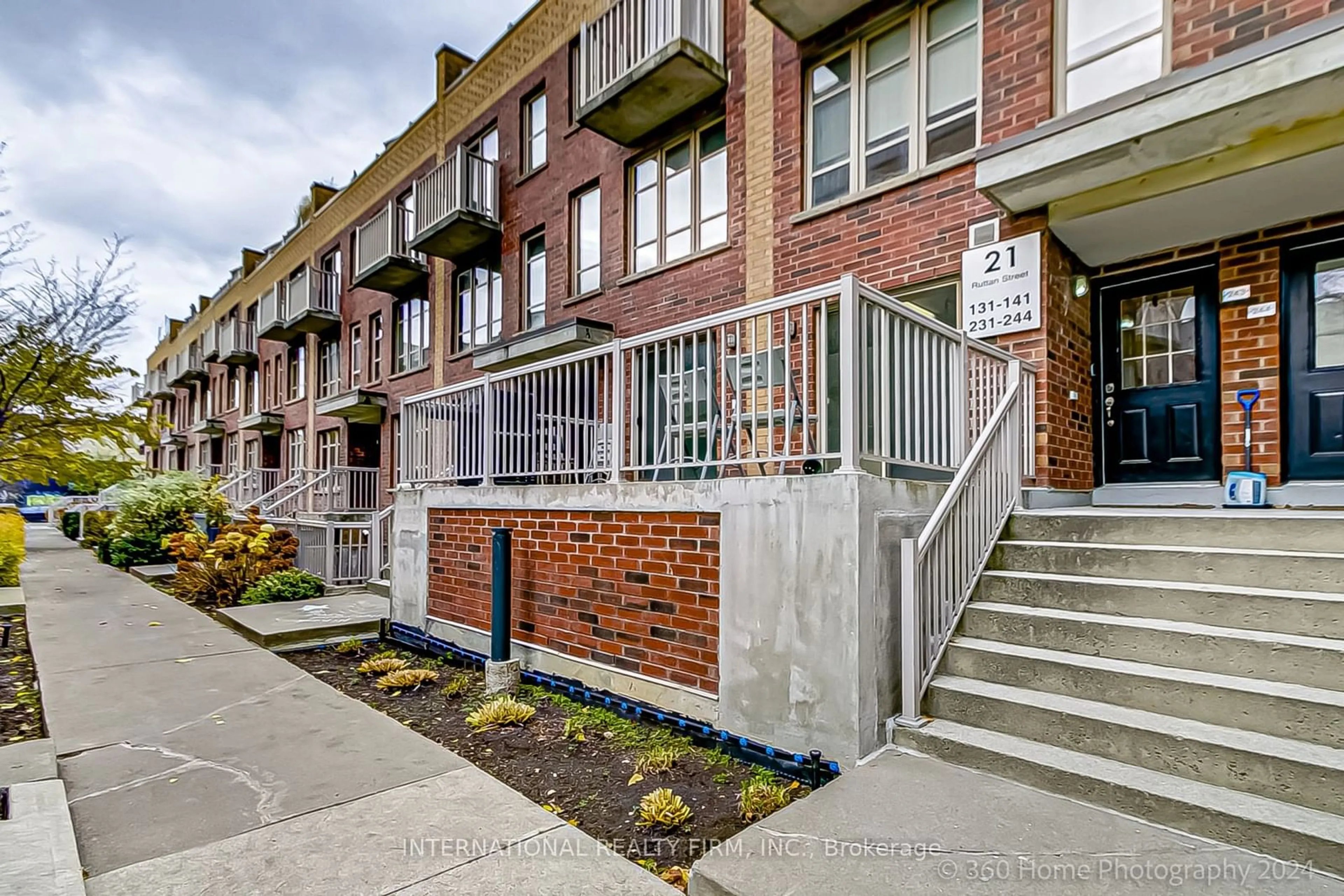 A pic from exterior of the house or condo, the street view for 21 Ruttan St #TH 141, Toronto Ontario M6P 0A1