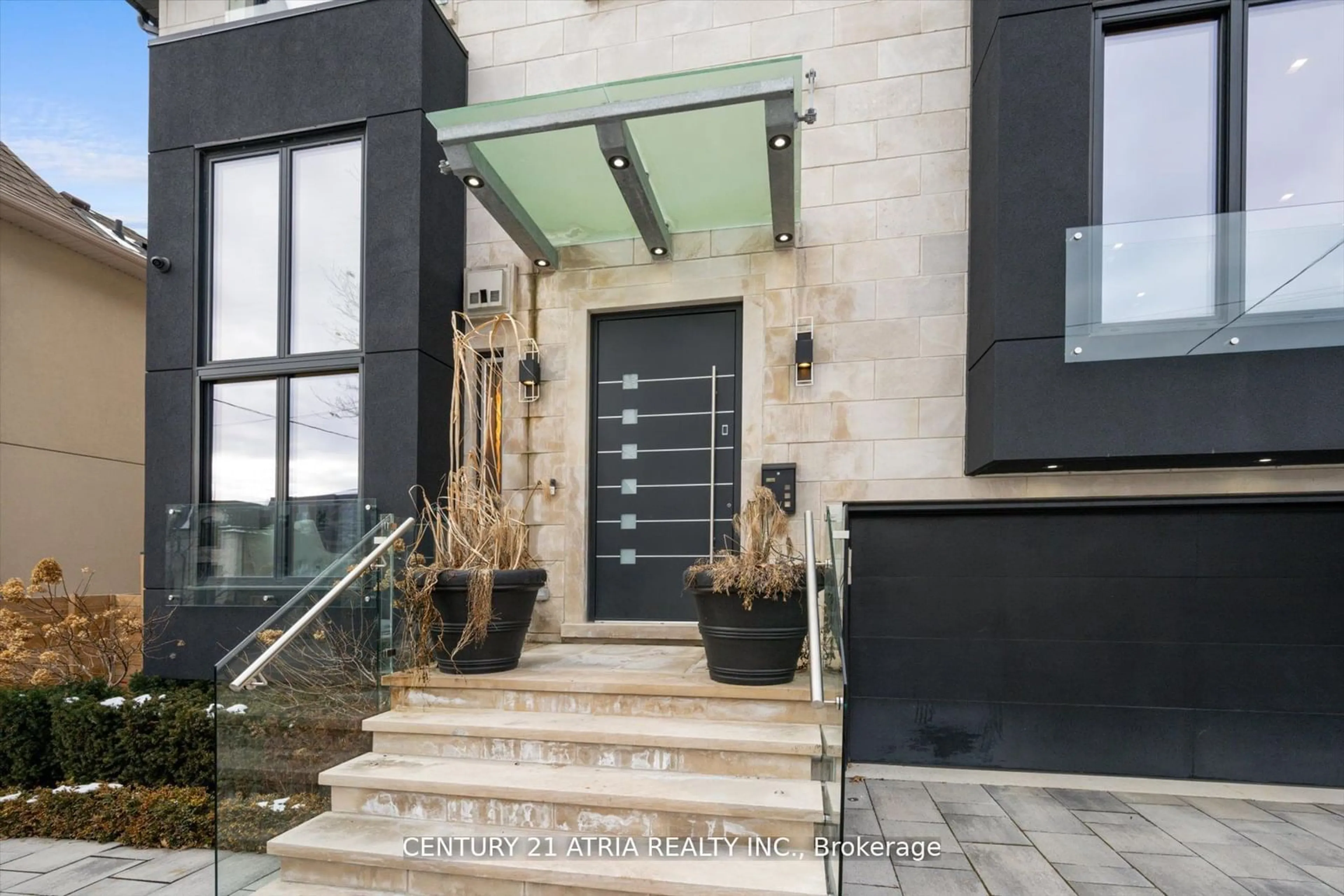 Indoor entryway, wood floors for 170 Burndale Ave, Toronto Ontario M2N 1T2