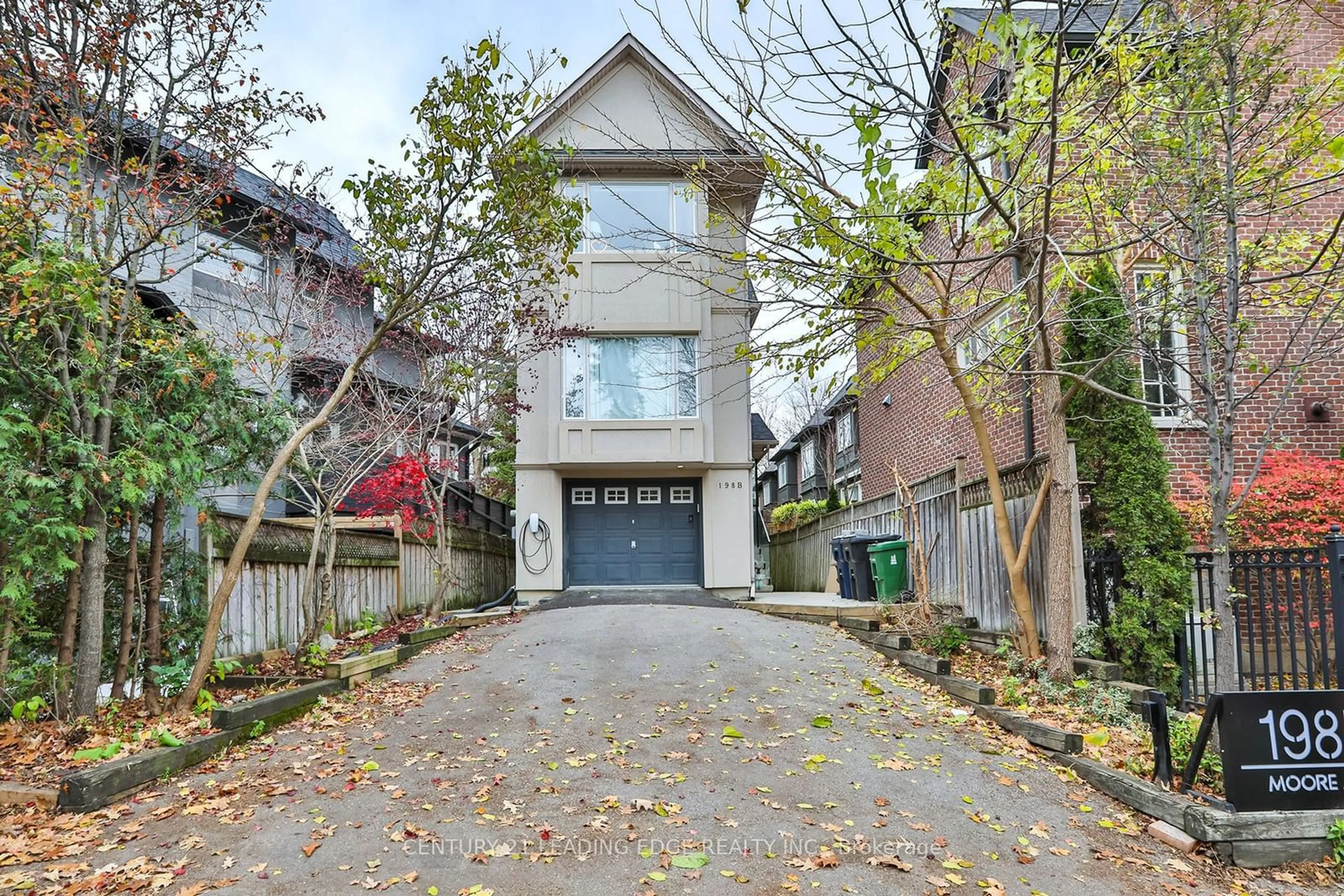 A pic from exterior of the house or condo, the street view for 198 B Moore Ave, Toronto Ontario M4T 1V8