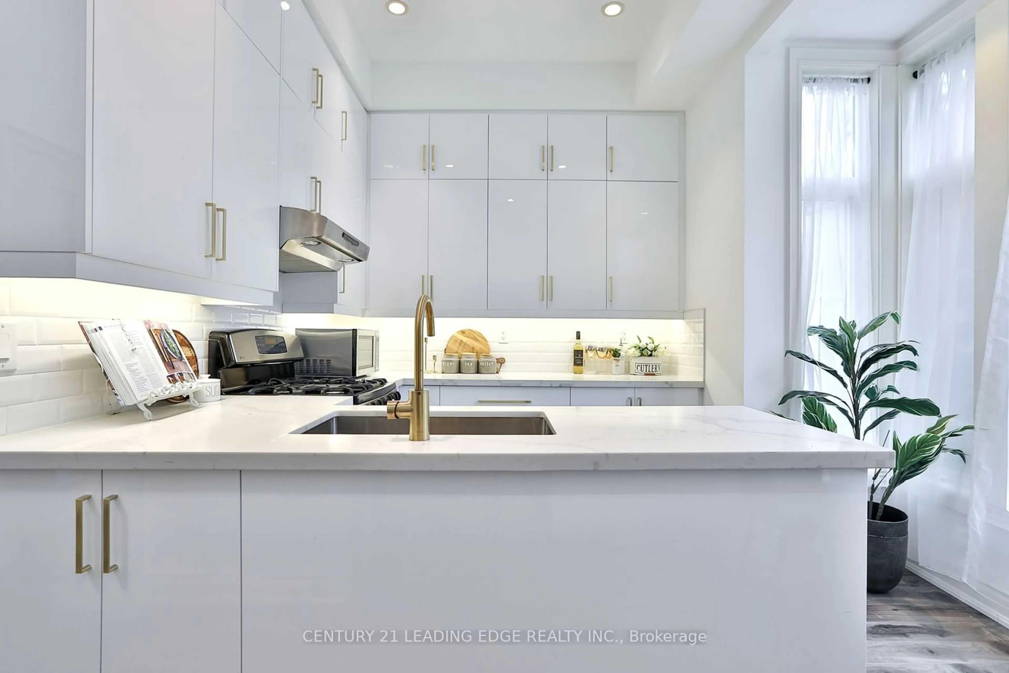 Contemporary kitchen, wood floors, mountain for 198 B Moore Ave, Toronto Ontario M4T 1V8