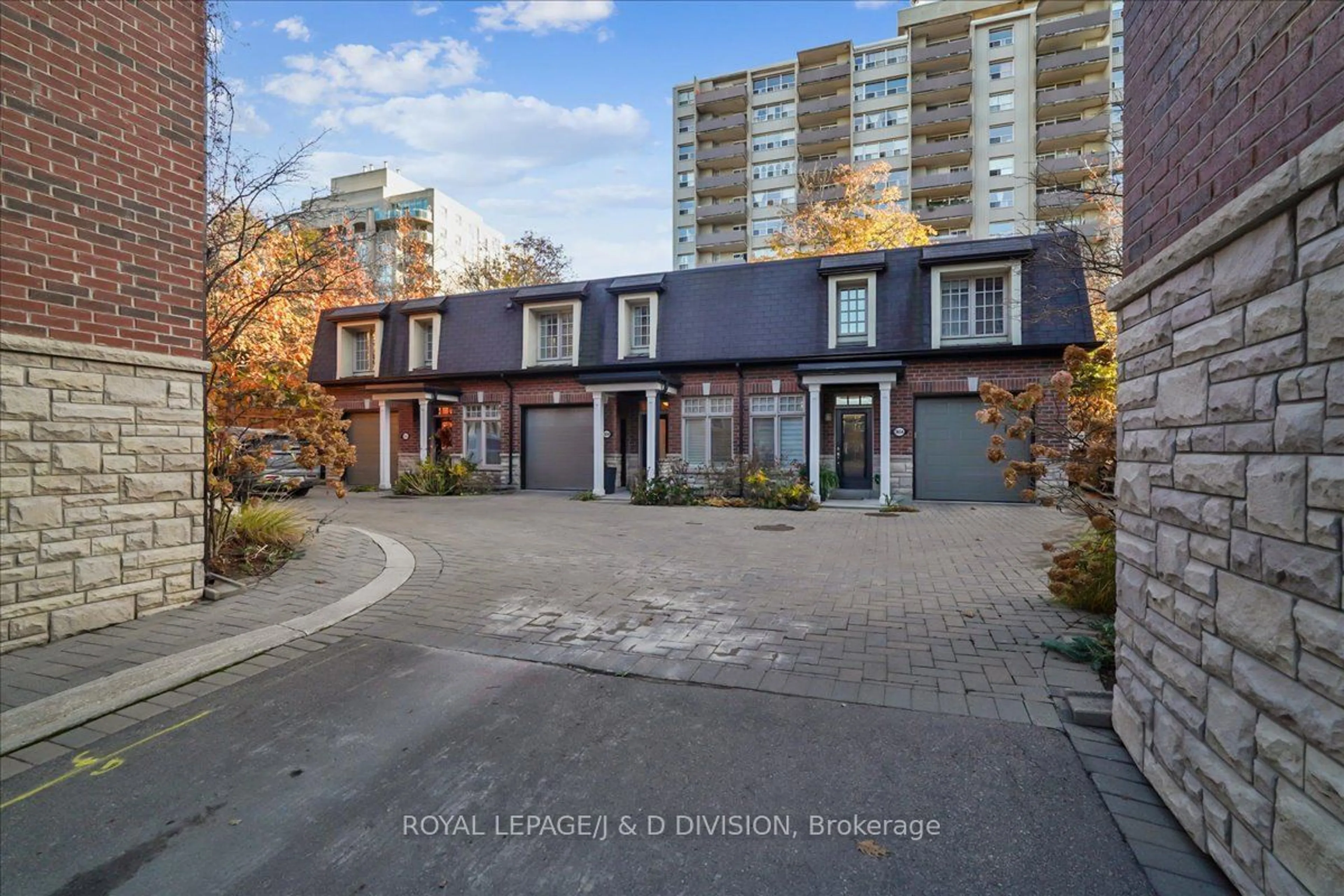 A pic from exterior of the house or condo, the street view for 365B Roehampton Ave, Toronto Ontario M4P 1S3