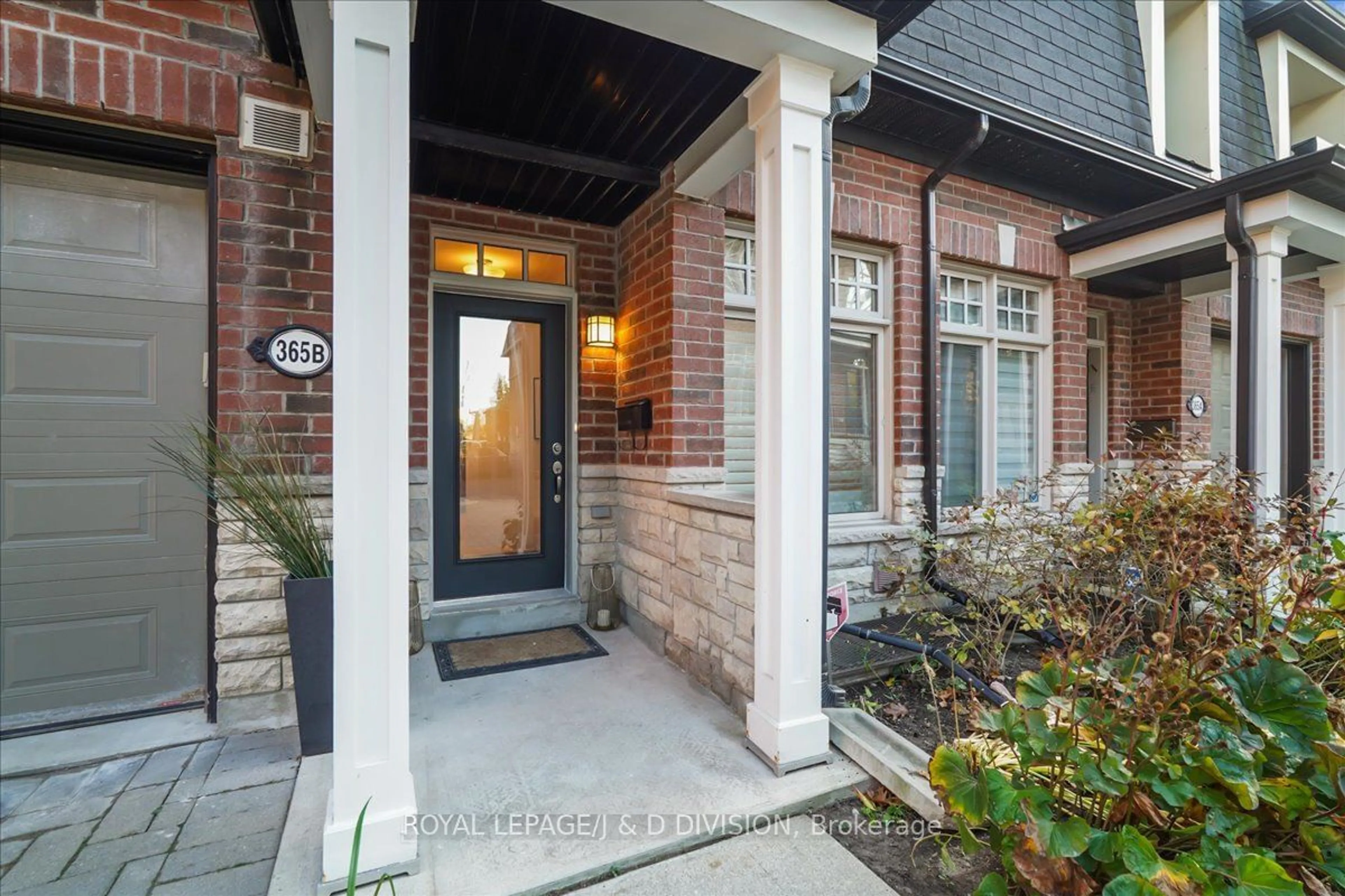 Indoor entryway, wood floors for 365B Roehampton Ave, Toronto Ontario M4P 1S3