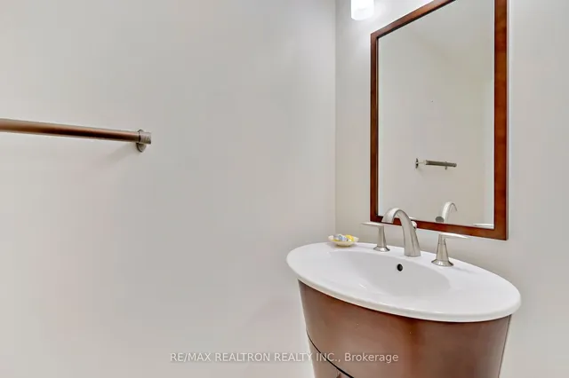 Additional property image - 449 Walmer Rd Unit 401