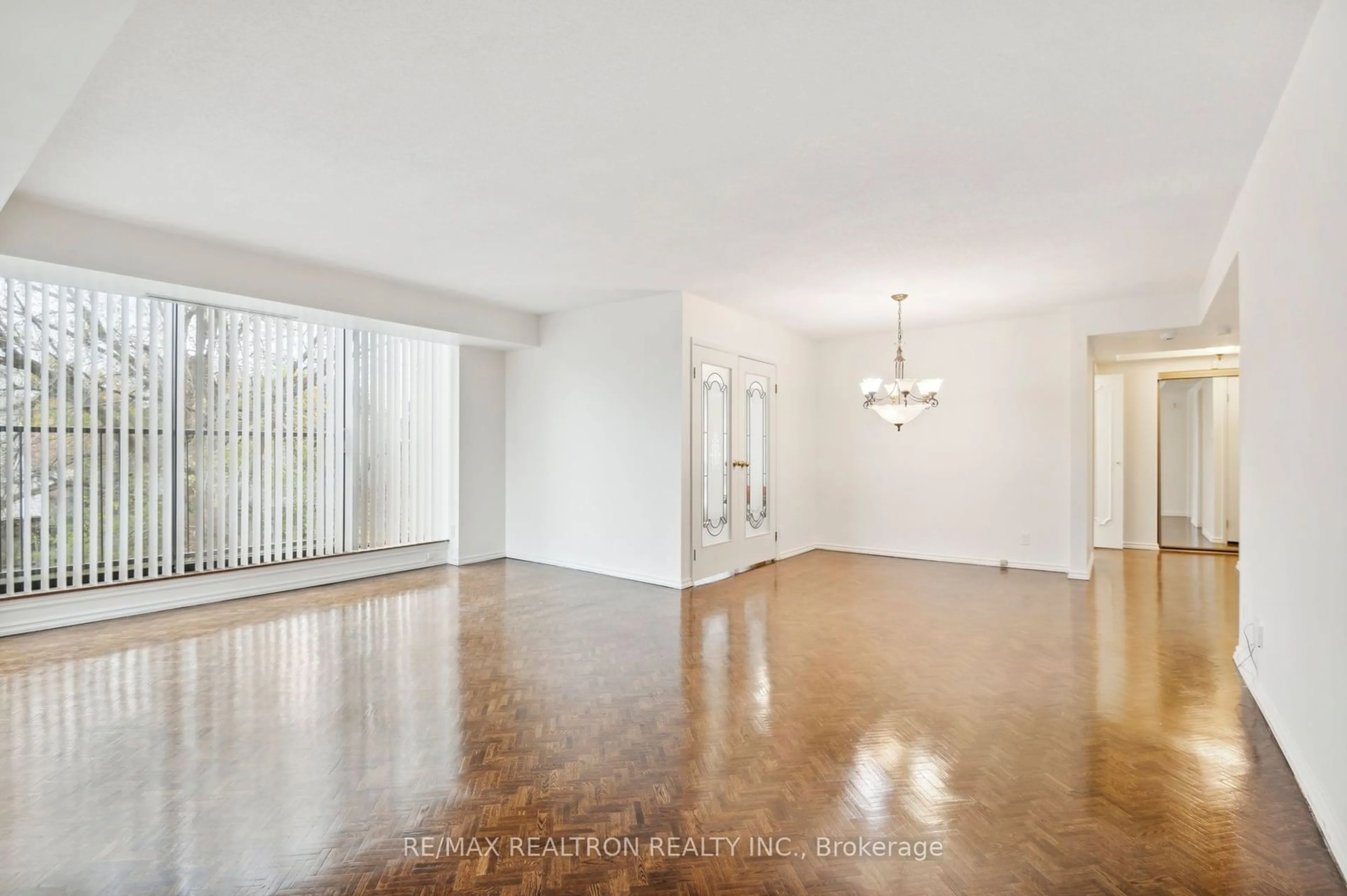 A pic of a room, wood floors for 449 Walmer Rd #401, Toronto Ontario M5P 2X9