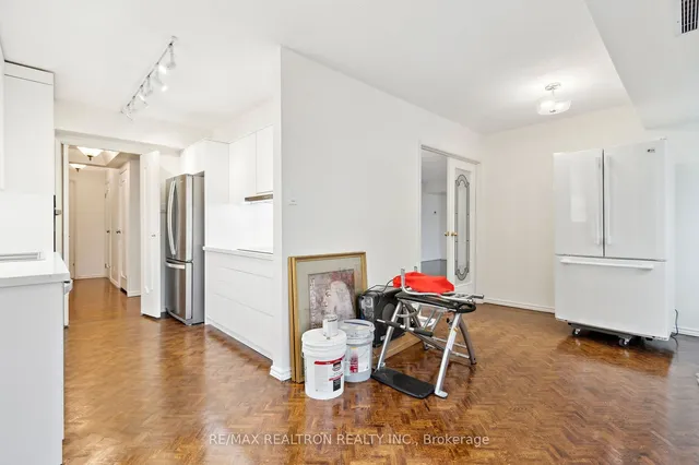 Additional property image - 449 Walmer Rd Unit 401