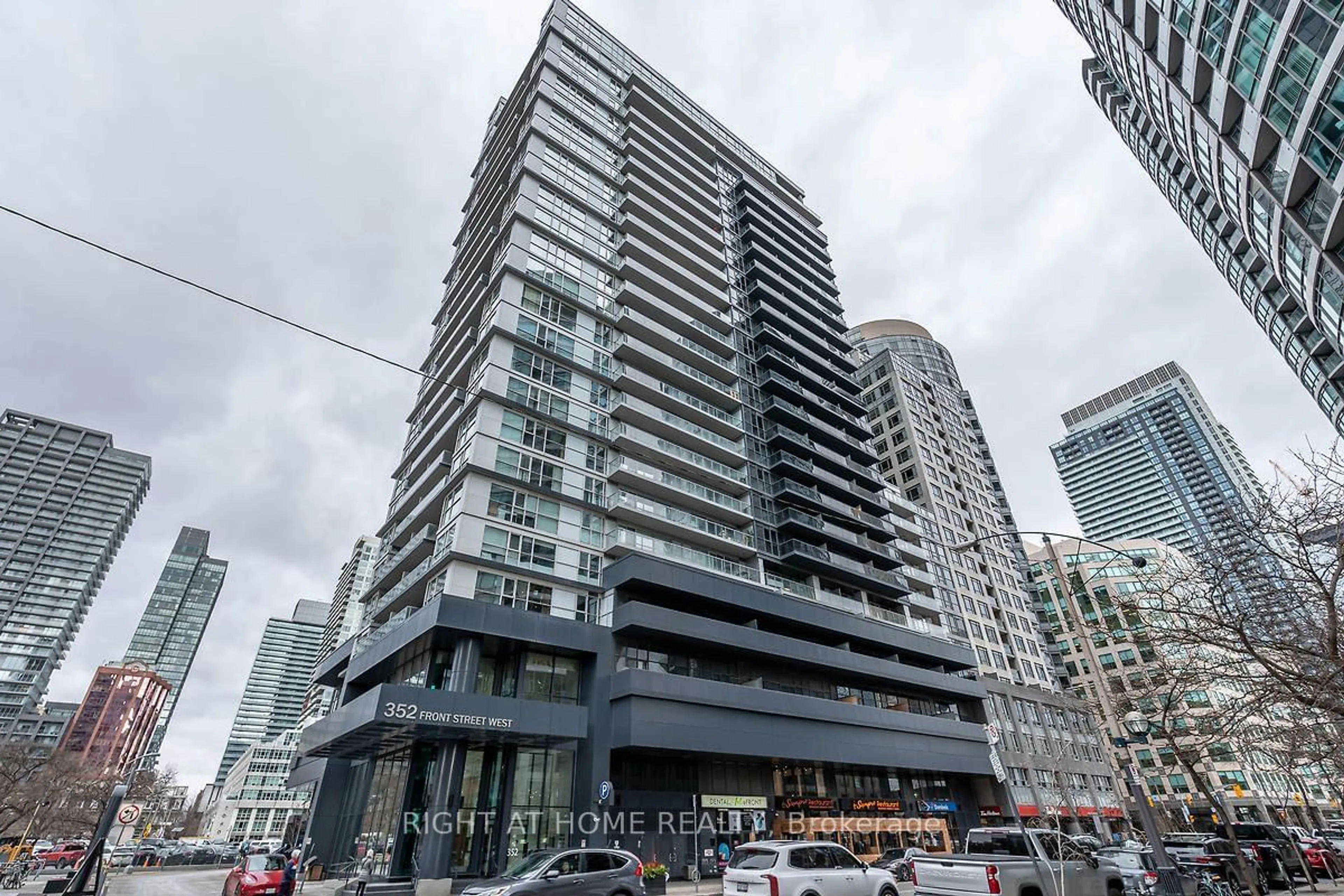 A pic from exterior of the house or condo, the front or back of building for 352 Front St #512, Toronto Ontario M5V 1B5