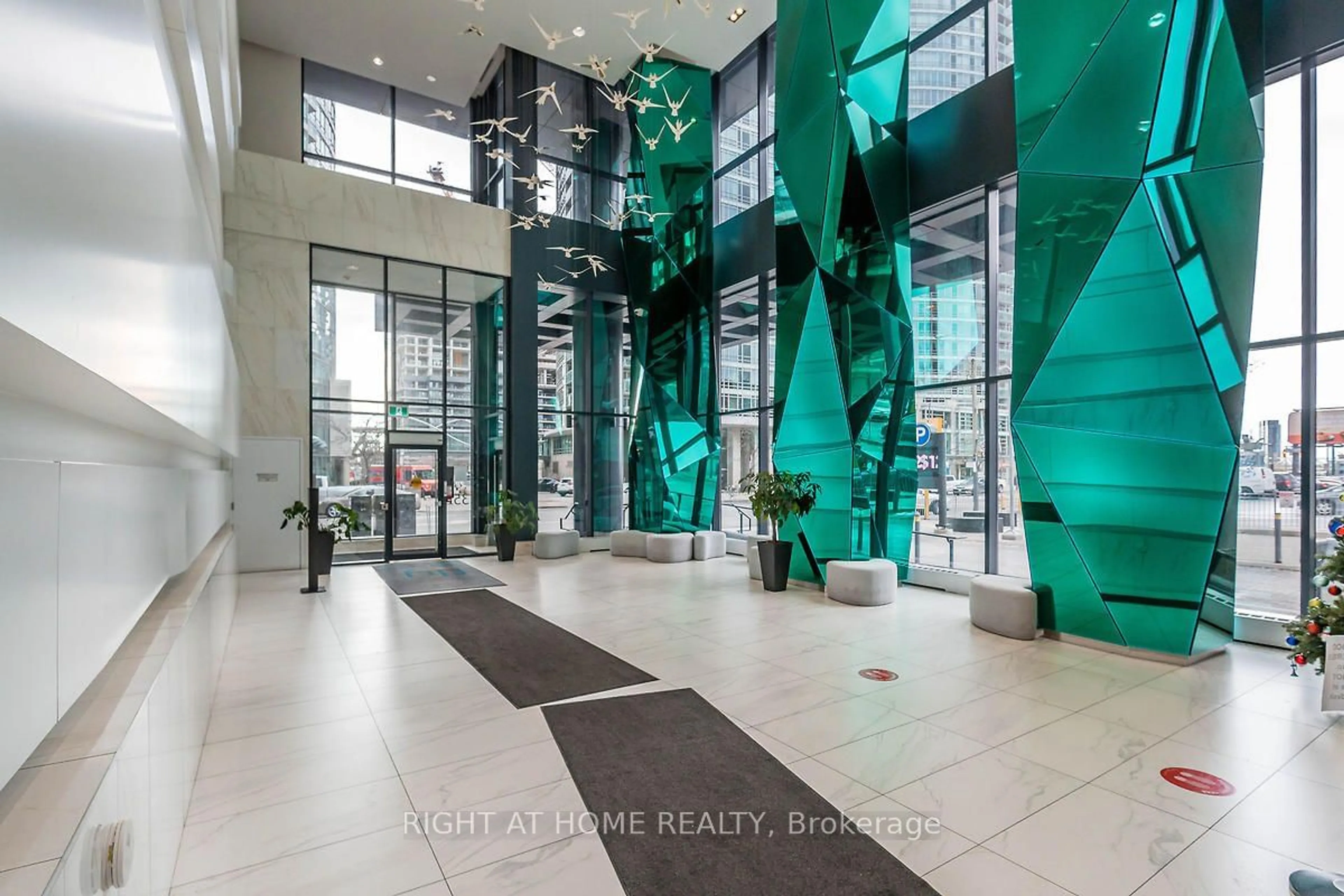 Indoor lobby, ceramic floors for 352 Front St #512, Toronto Ontario M5V 1B5