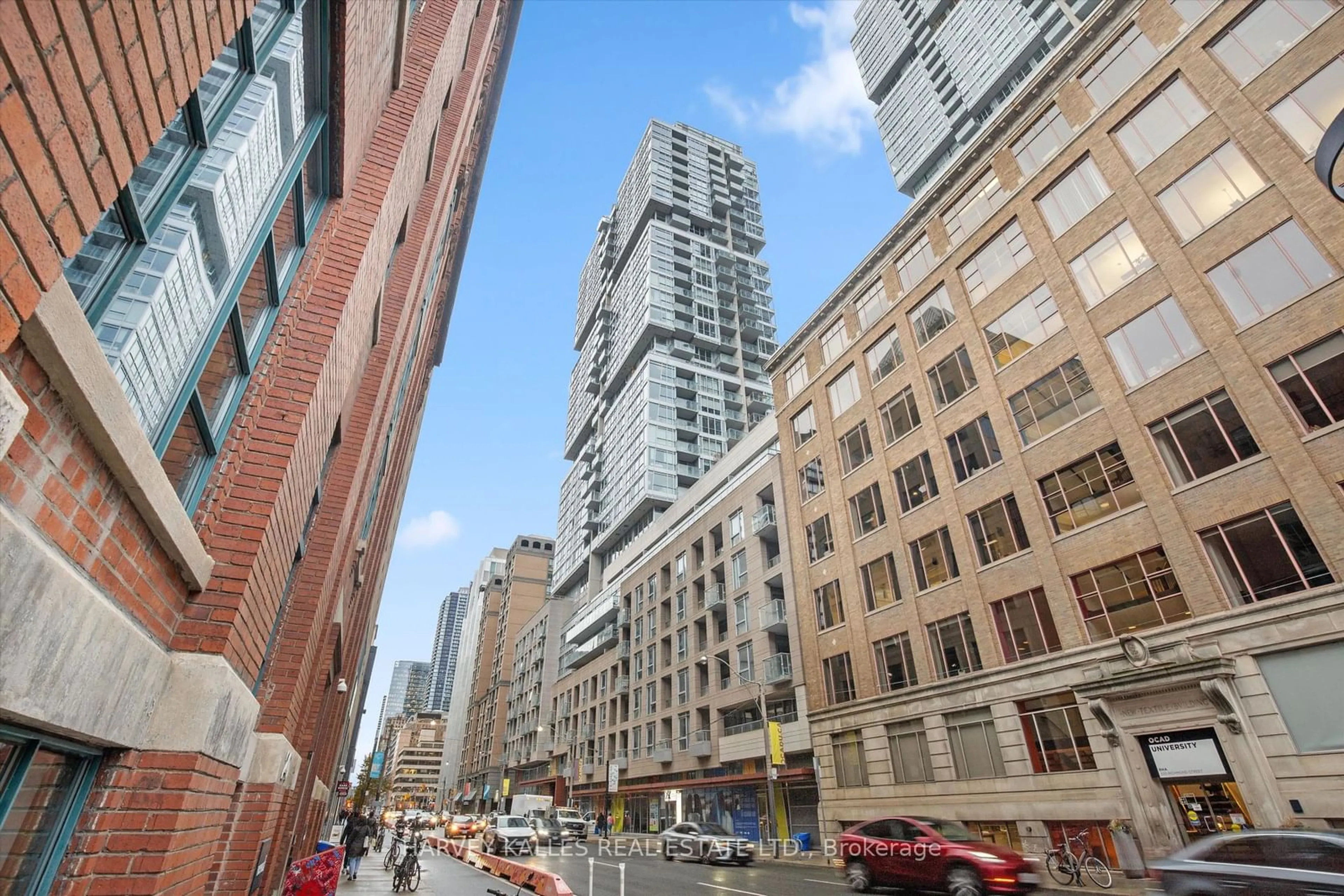 A pic from exterior of the house or condo, the street view for 199 Richmond St #PH101, Toronto Ontario M5V 0H4