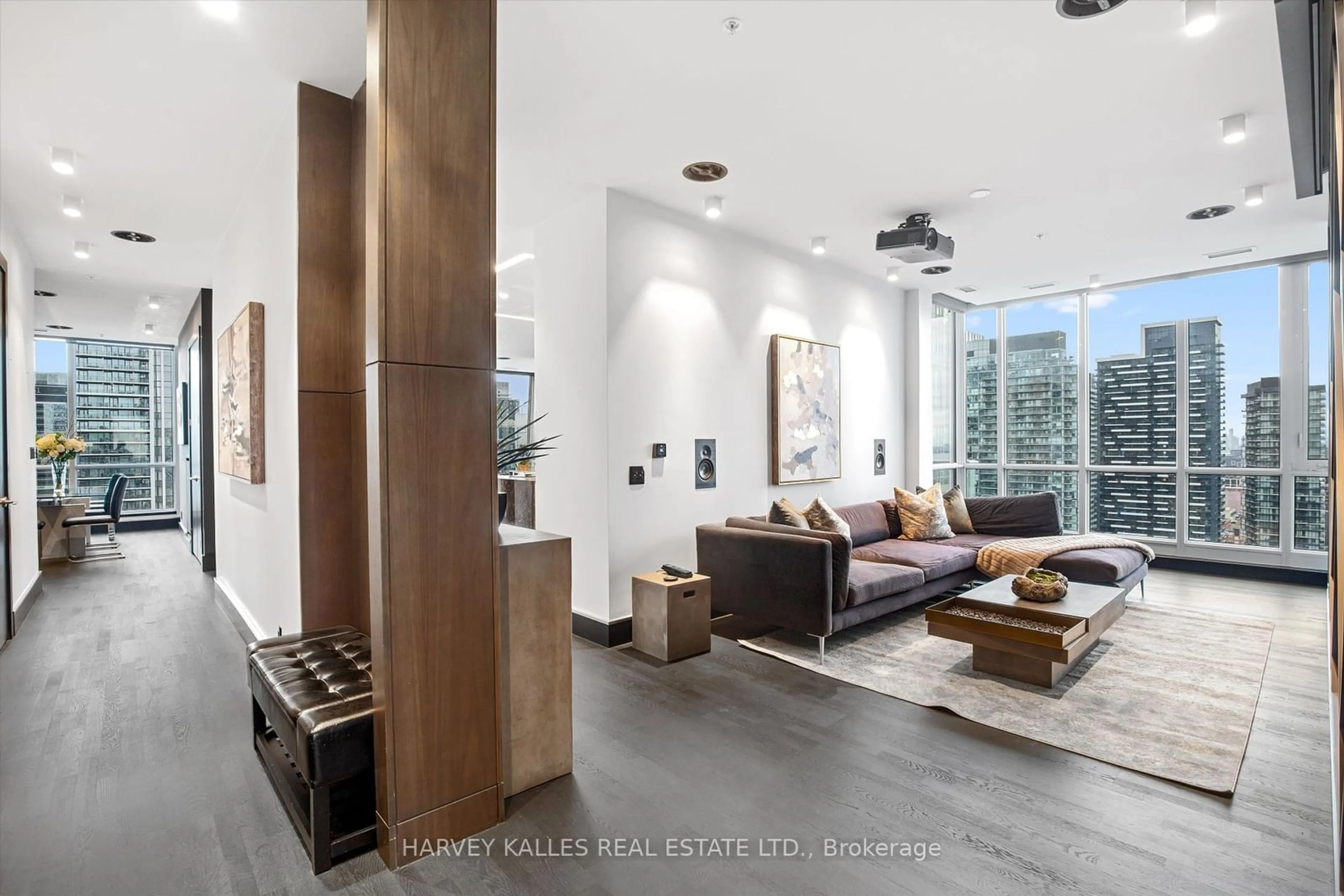 Indoor lobby, wood floors for 199 Richmond St #PH101, Toronto Ontario M5V 0H4