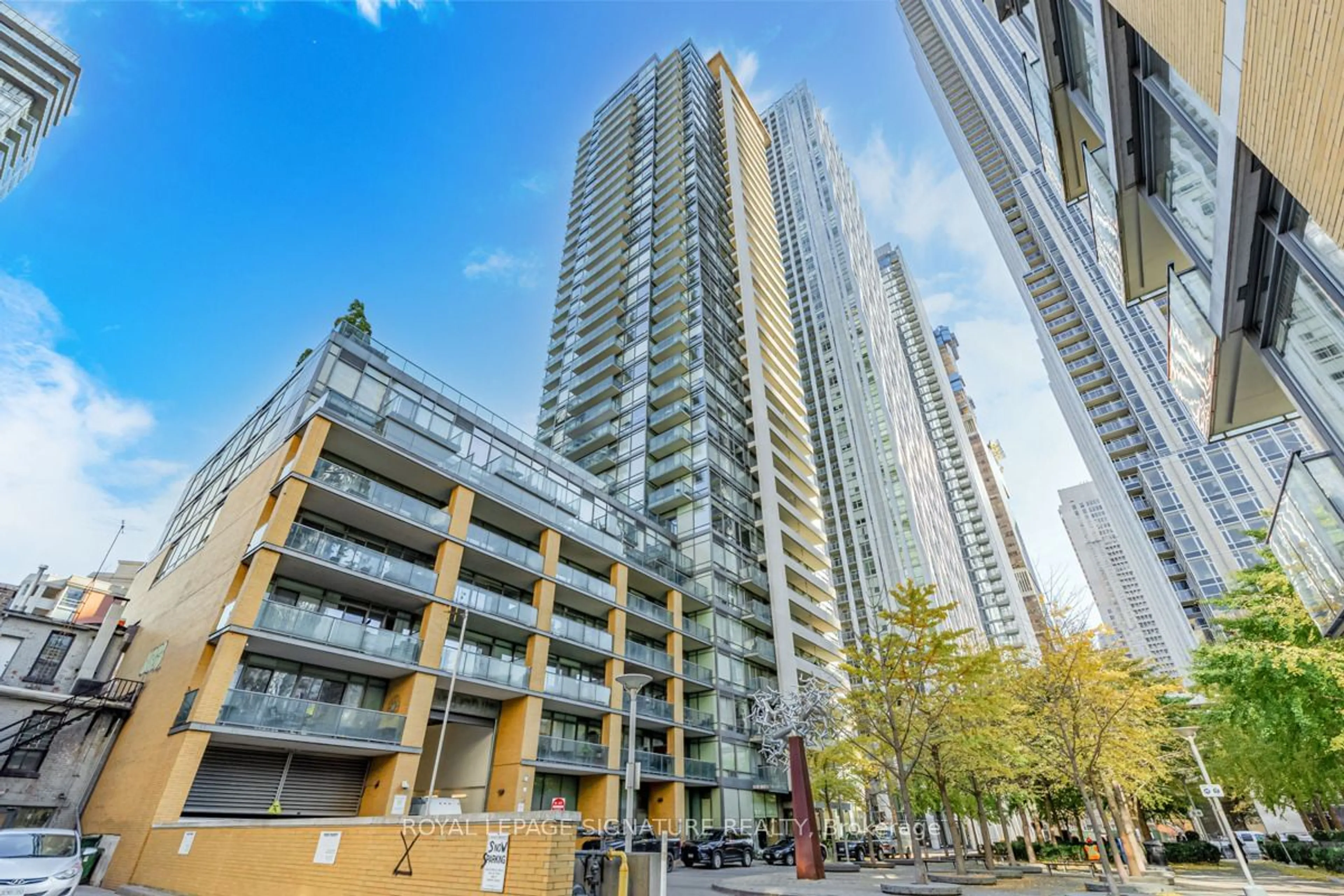 A pic from exterior of the house or condo, the view of city buildings for 18 Yorkville Ave #508, Toronto Ontario M4W 3Y8