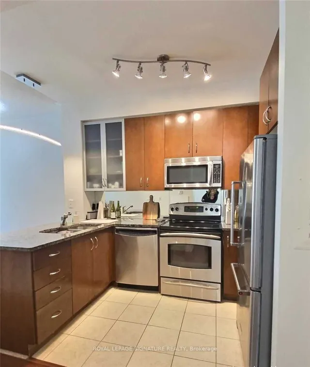 Additional property image - 18 Yorkville Ave Unit 508