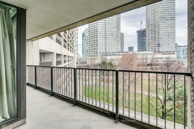 Additional property image - 33 Harbour Sq Unit 503