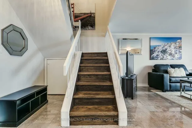 Additional property image - 33 Harbour Sq Unit 503