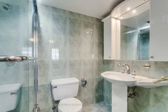 Additional property image - 33 Harbour Sq Unit 503