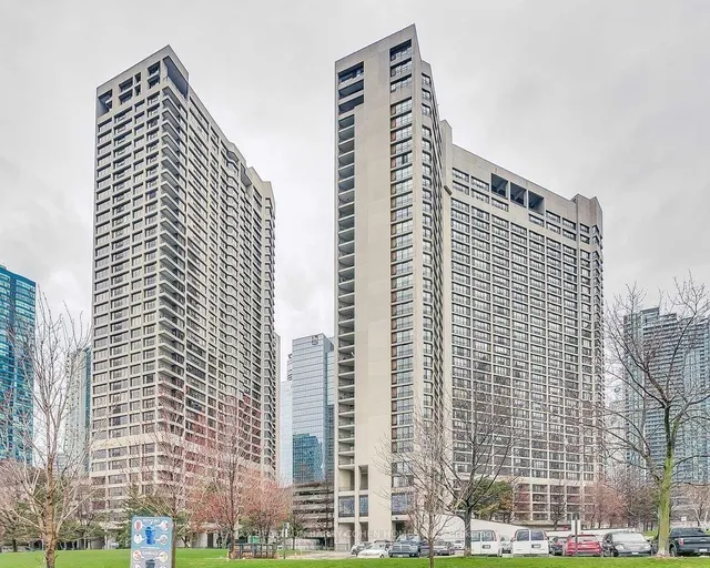 Additional property image - 33 Harbour Sq Unit 503
